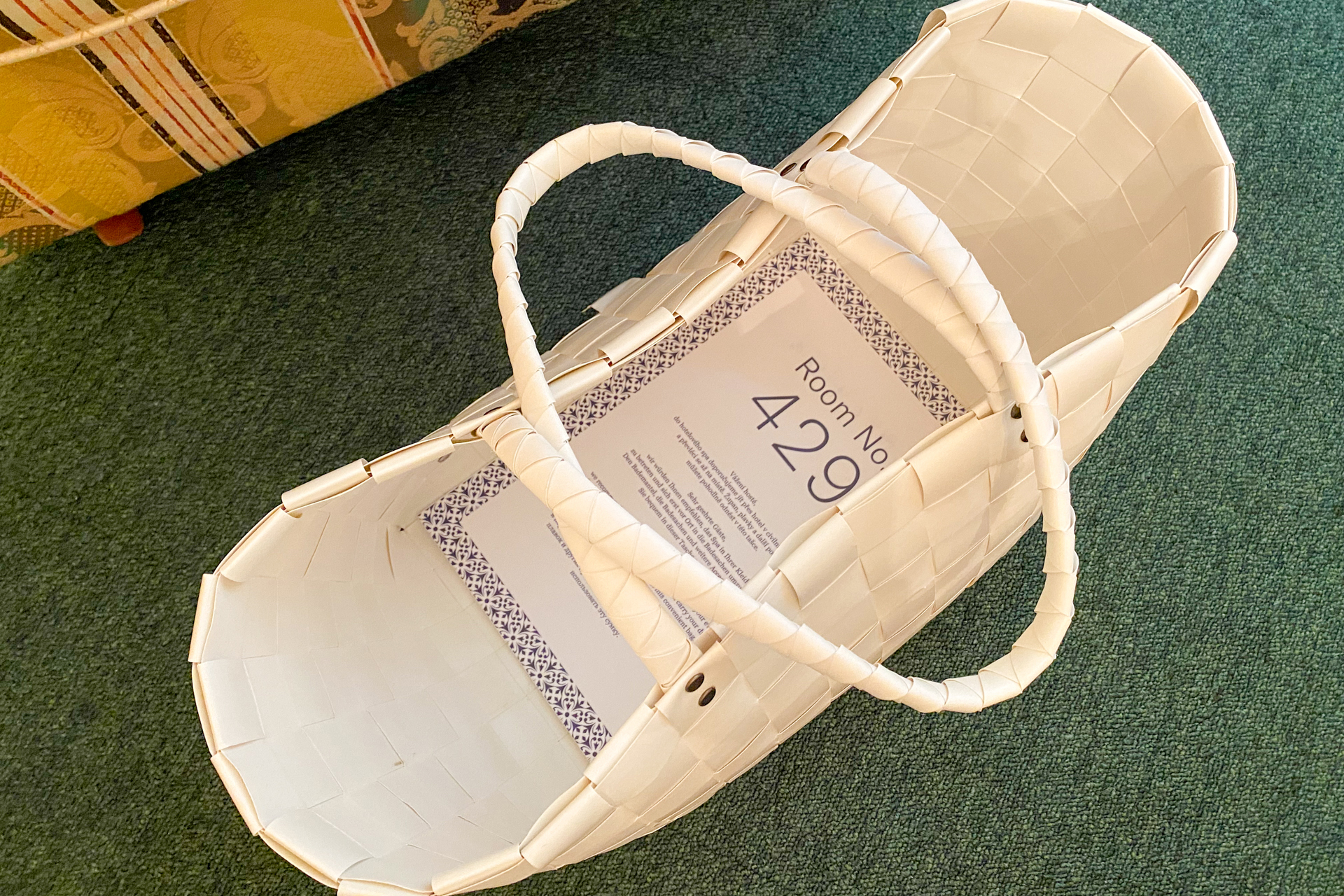 ホテル内のスパへ行くとき用のかごバッグ