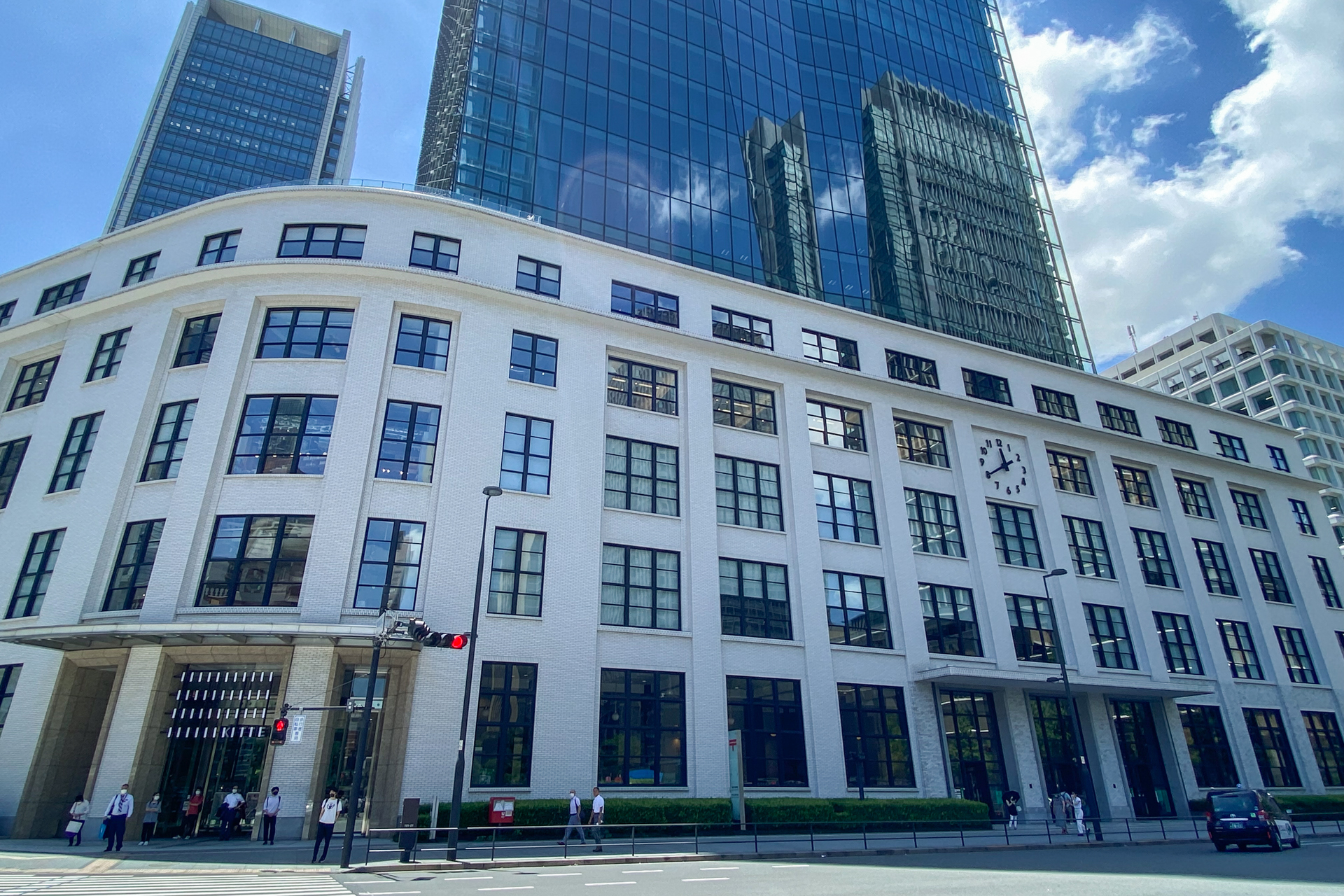 東京・丸の内の商業施設「KITTE」4階にあります