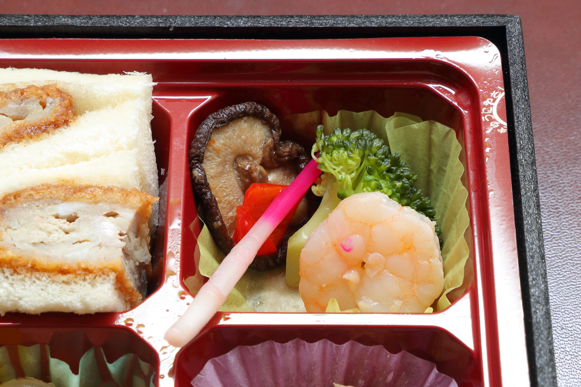 ワインきのこと小エビのアヒージョ