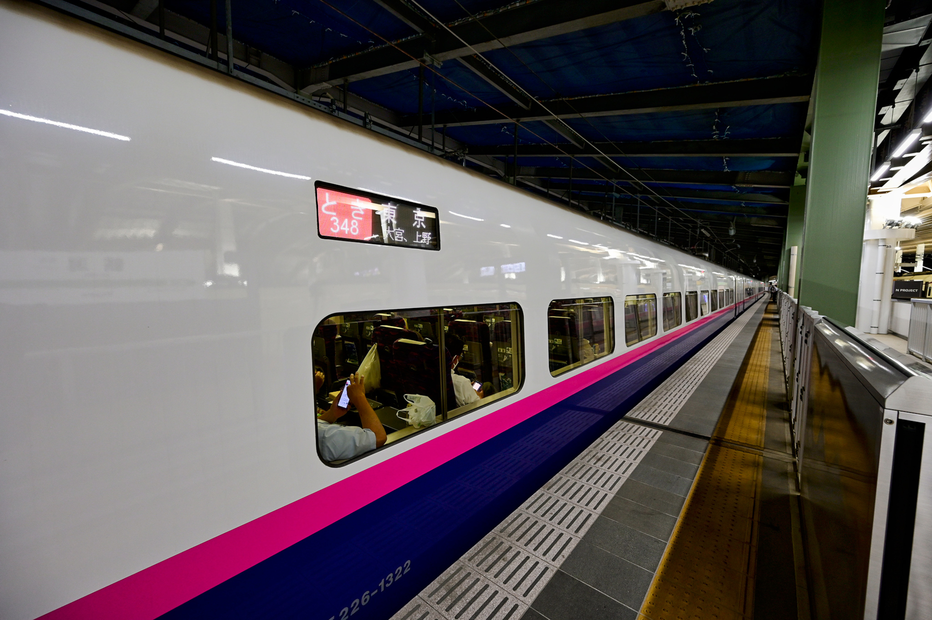 新潟駅では到着ホームのすぐ隣に新幹線「とき号」が待機。乗り継ぎもスムーズに東京へ