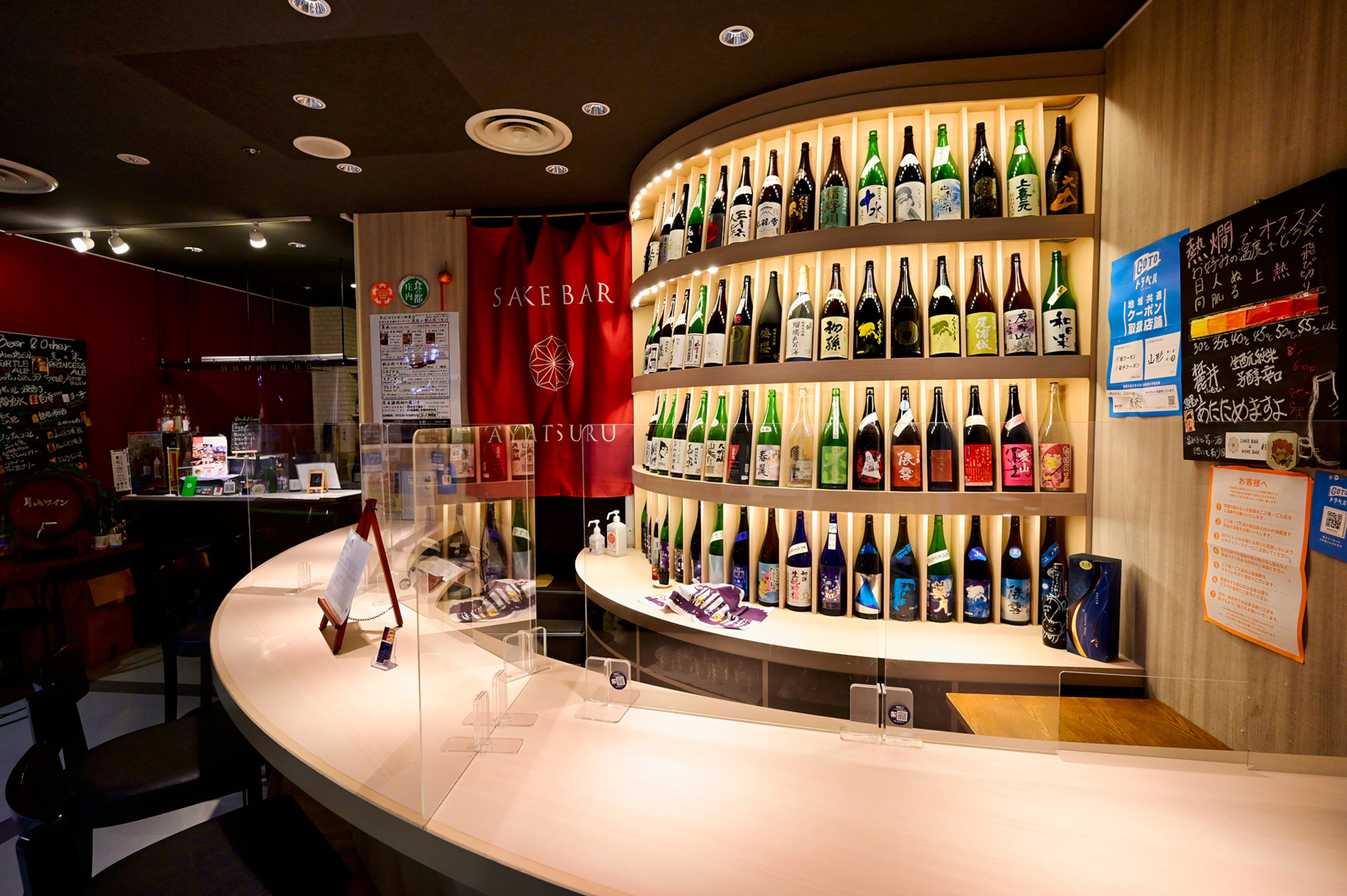 フードコート「鶴岡バル」の飲食店なども併設