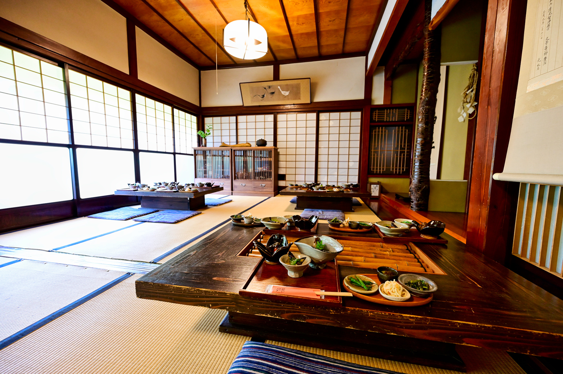 昔ながらの庄内での暮らしがリアルに想像できそうな和室