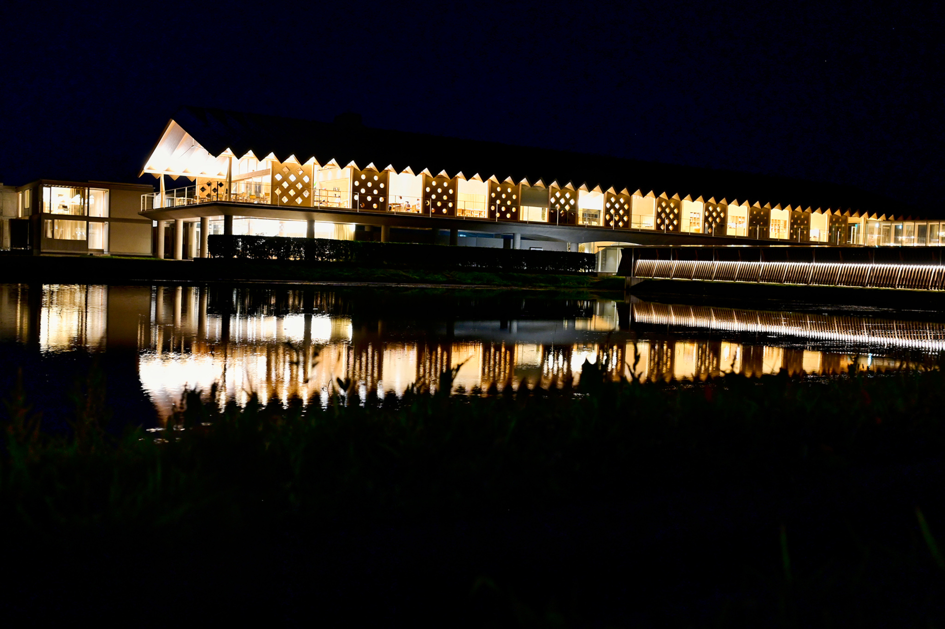 この日の宿は田んぼに浮かぶ「スイデンテラス」。詳細はまた次回に