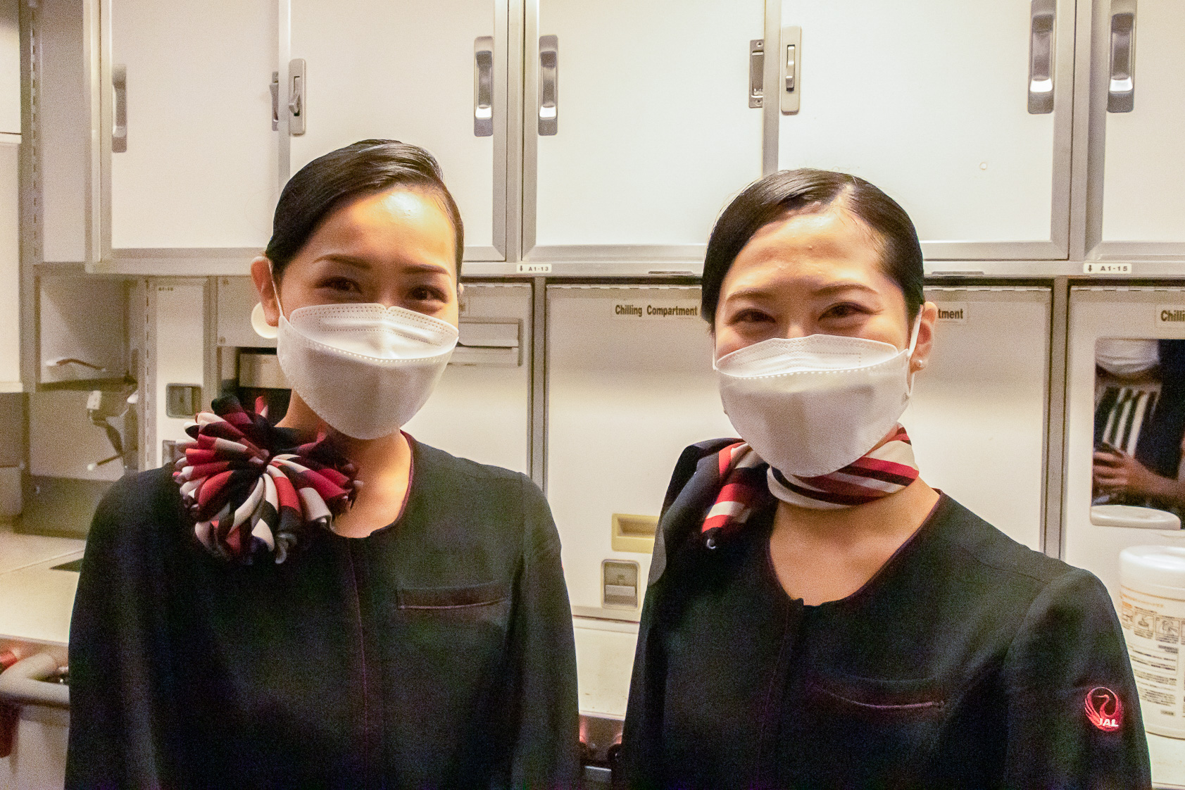 コナ線に初めて搭乗した3年目の菊地さん（左）と4年目の松本さん（右）