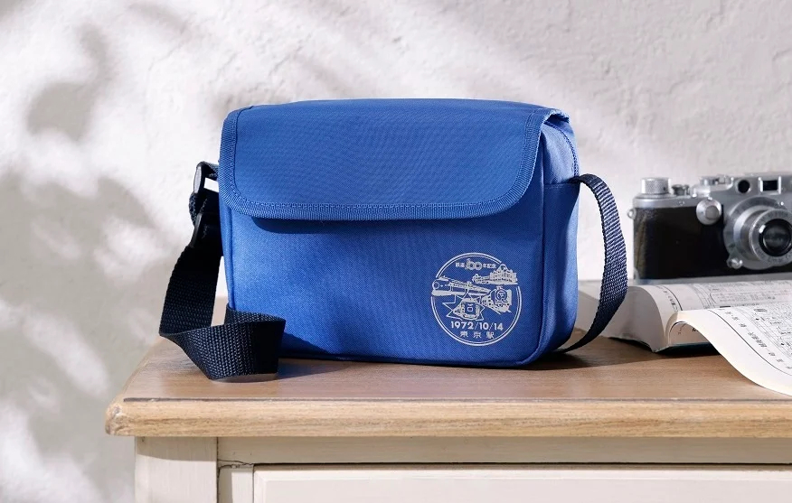 「旅する人の肩掛けバッグ」