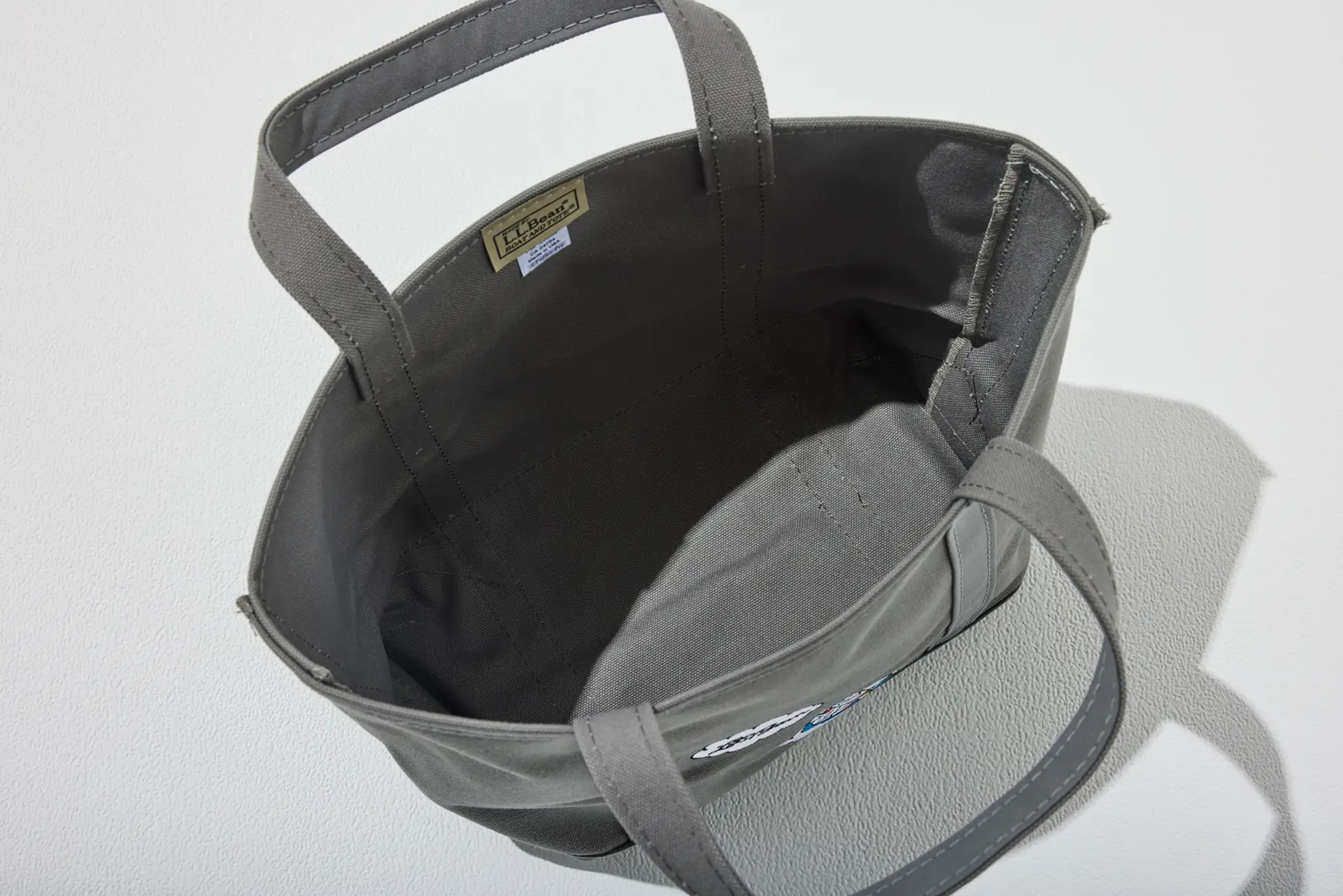 約15cmの広い底マチが特徴