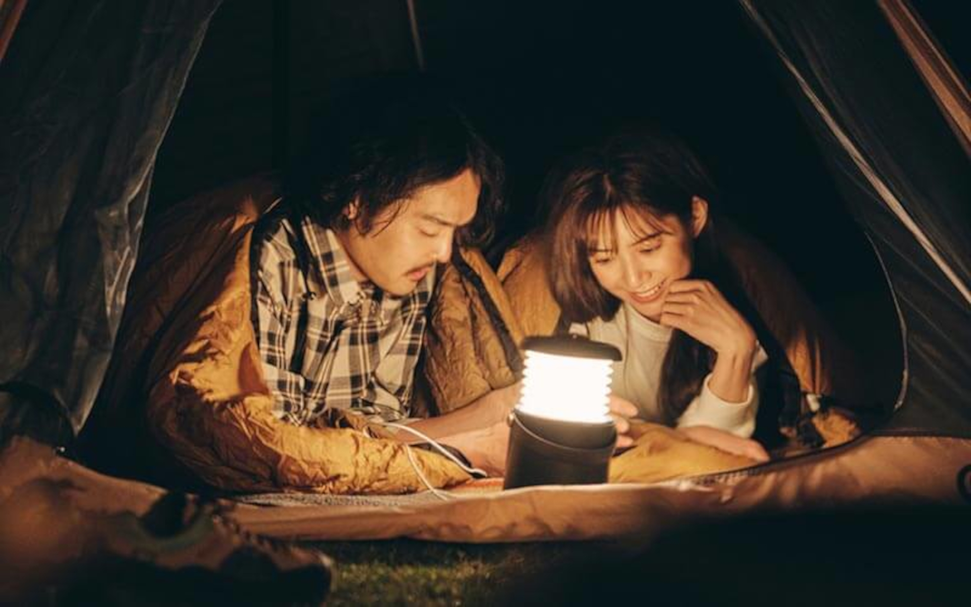 1台で灯りと充電が同時に可能