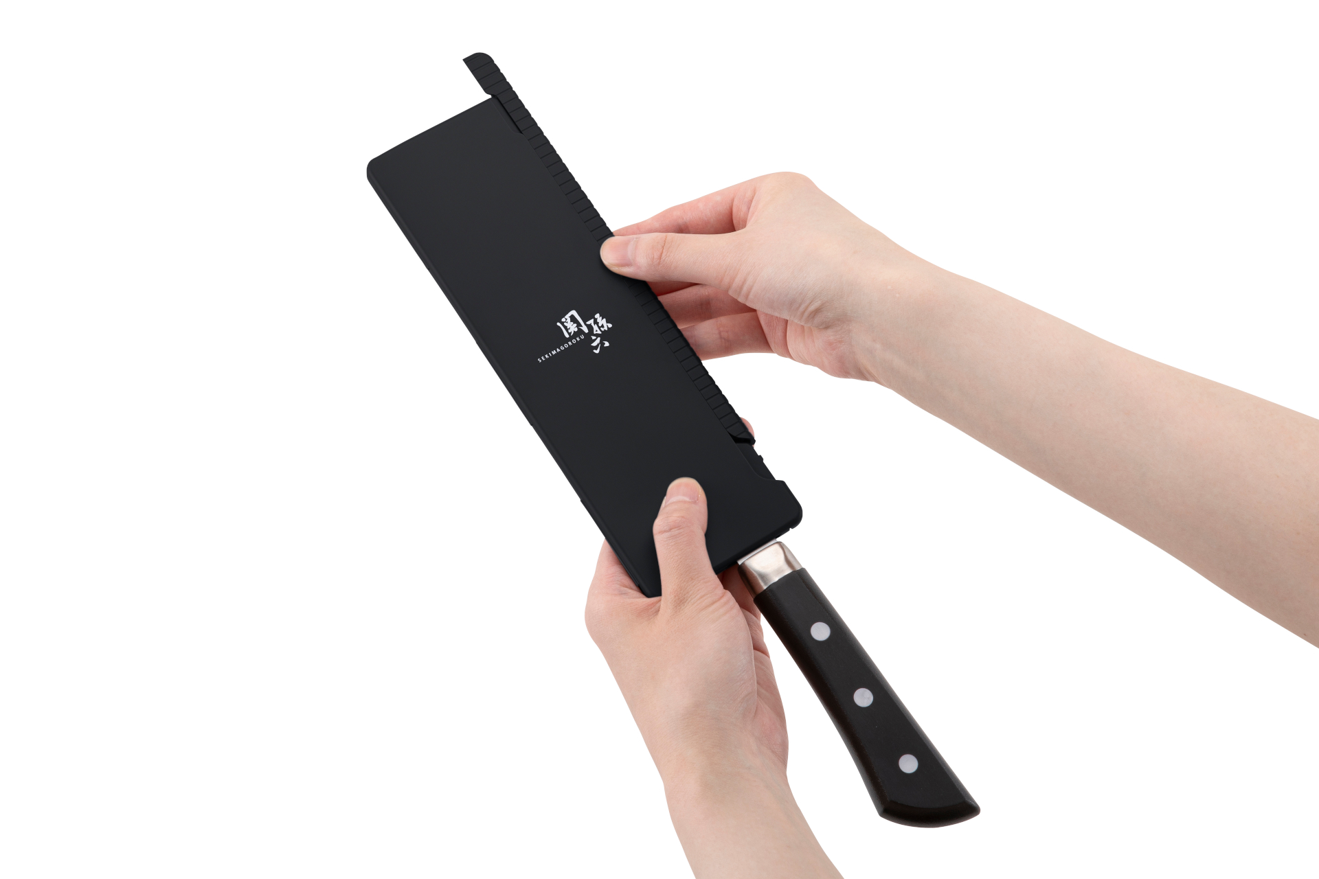 ふたを閉めたあと外側をスライドさせてロック