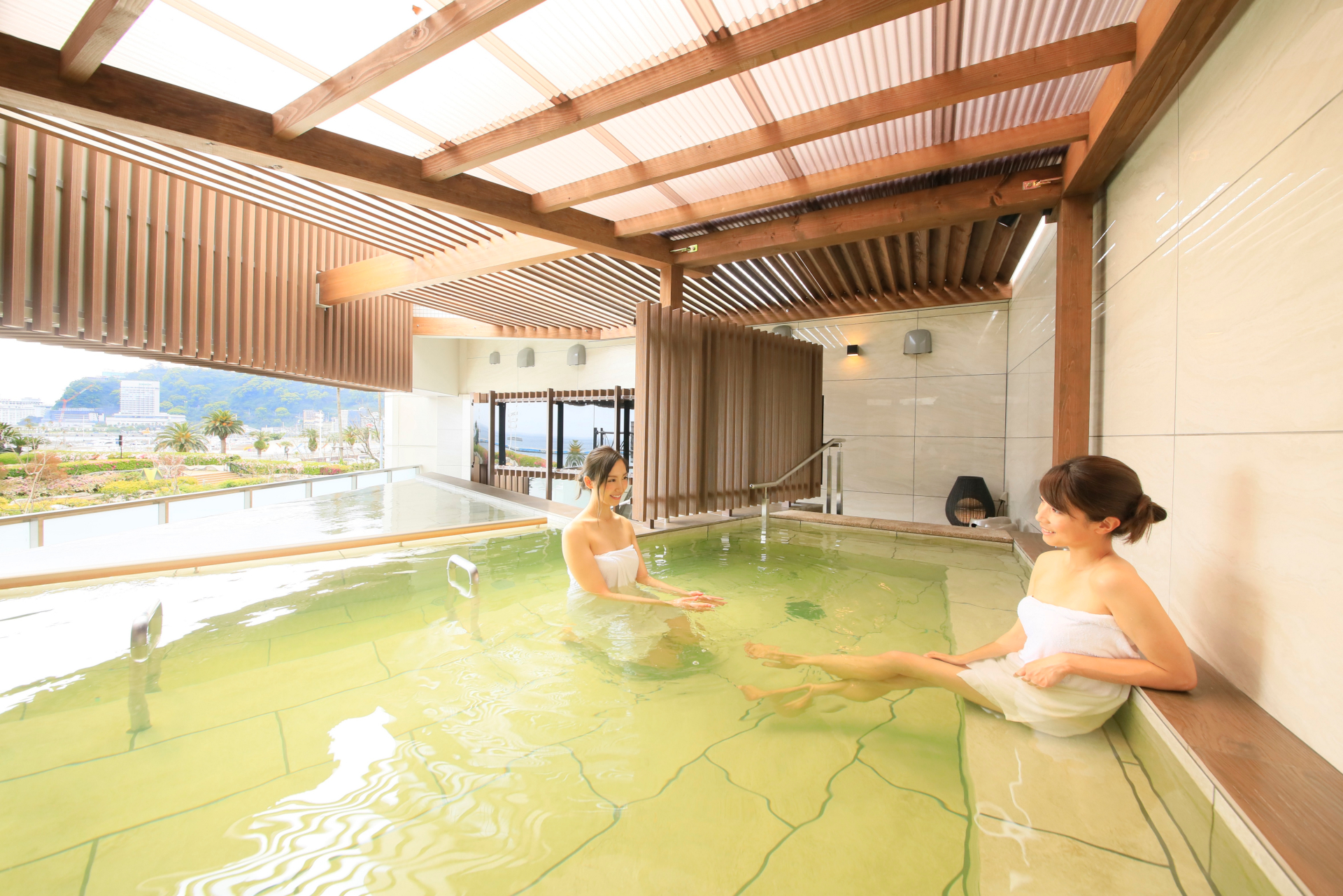 熱海駅から徒歩10分の「熱海シーサイドスパ＆リゾート」では温泉を楽しめる