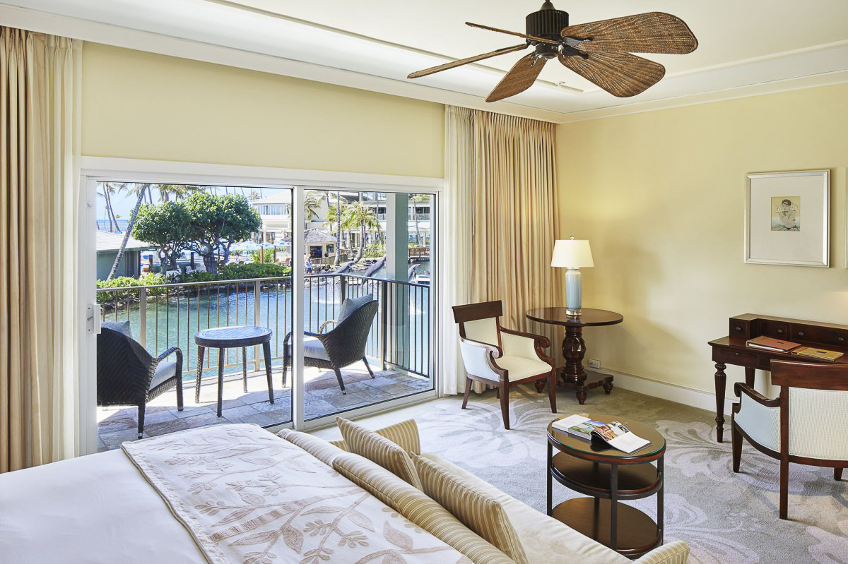 こちらはイルカが泳ぐドルフィン・ラグーンが目の前の「ドルフィンラナイ」というお部屋