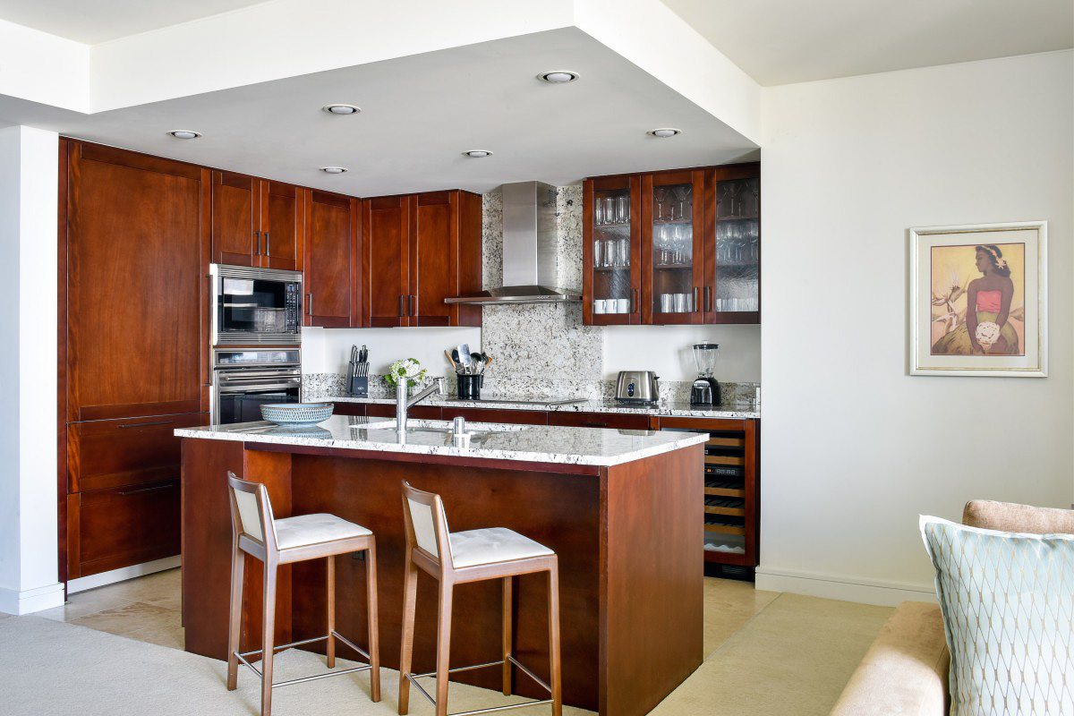 アイランドカウンター付き。こんなキッチンなら食材を買ってきてお料理するのも楽しそう