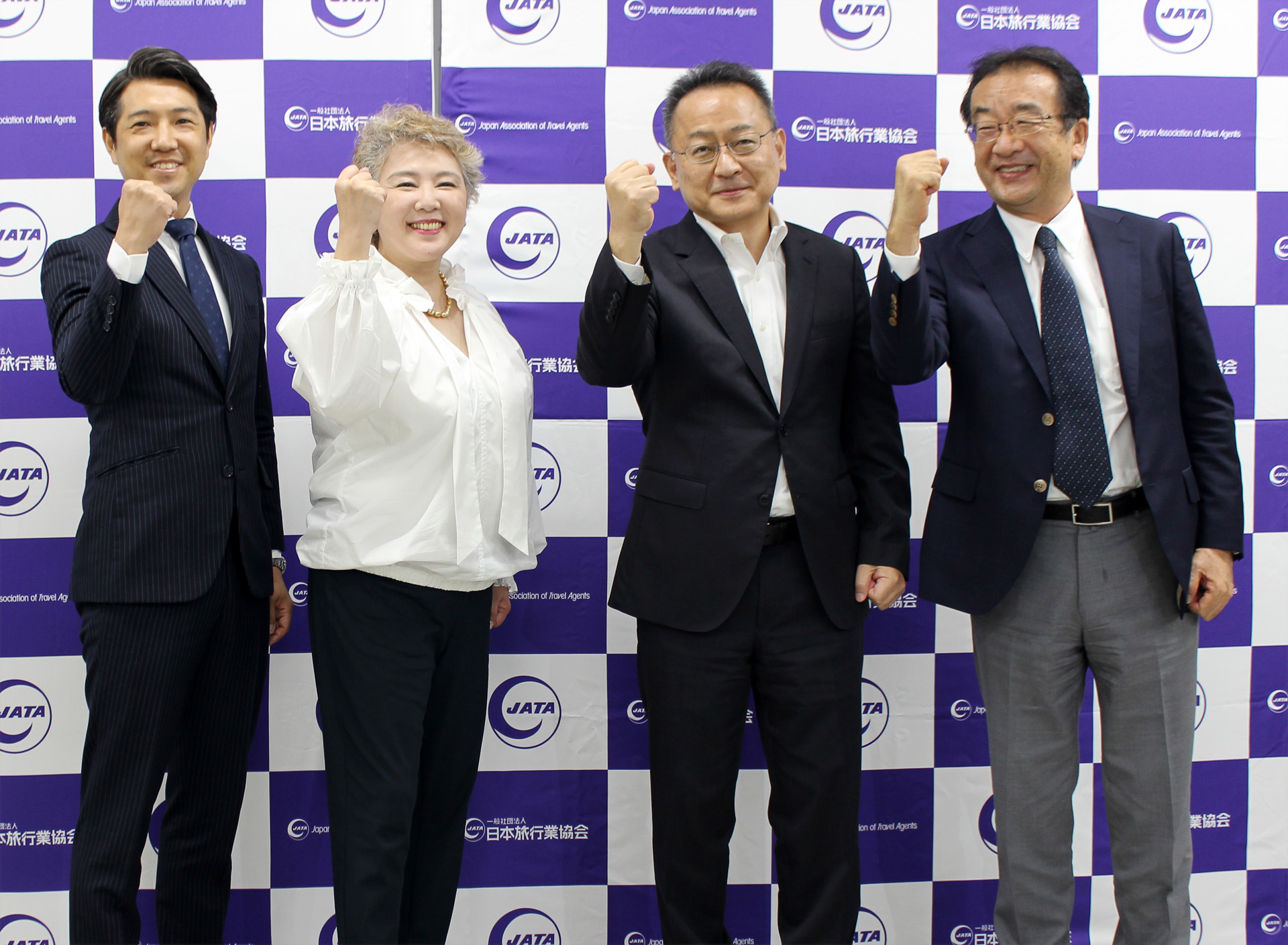 左から一般社団法人日本旅行業協会 副会長 酒井淳氏、一般社団法人日本外航客船協会 常務理事・事務局長 松本隆司氏、麻倉未稀さん、一般社団法人日本旅行業協会 アウトバウンド促進協議会 クルーズ旅行推進部会 部会長 松浦賢太郎氏