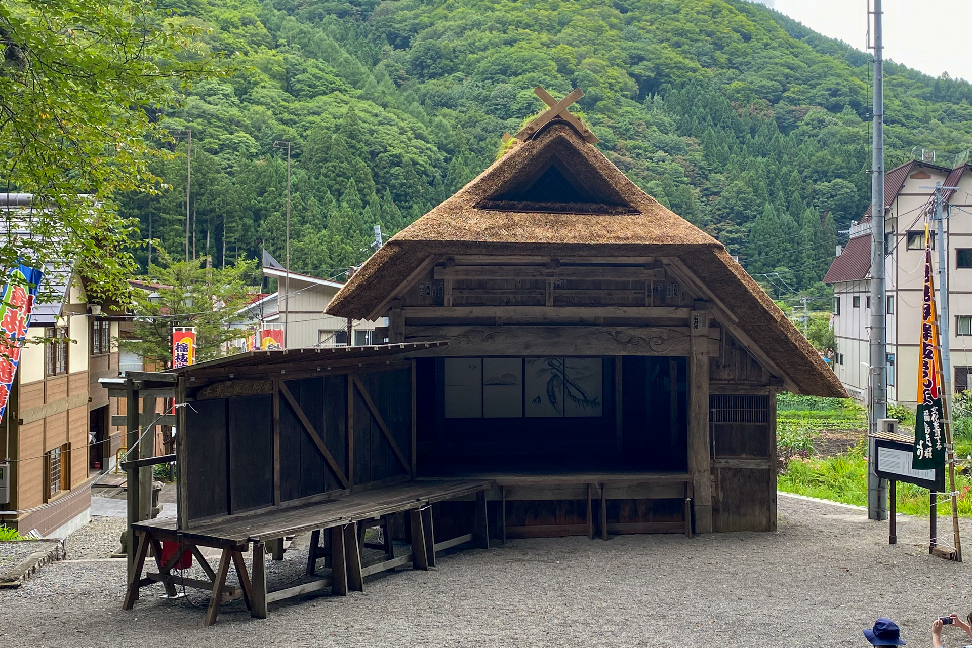 国指定重要有形文化財「檜枝岐の舞台」。江戸時代から伝わる檜枝岐歌舞伎がここで上演されます