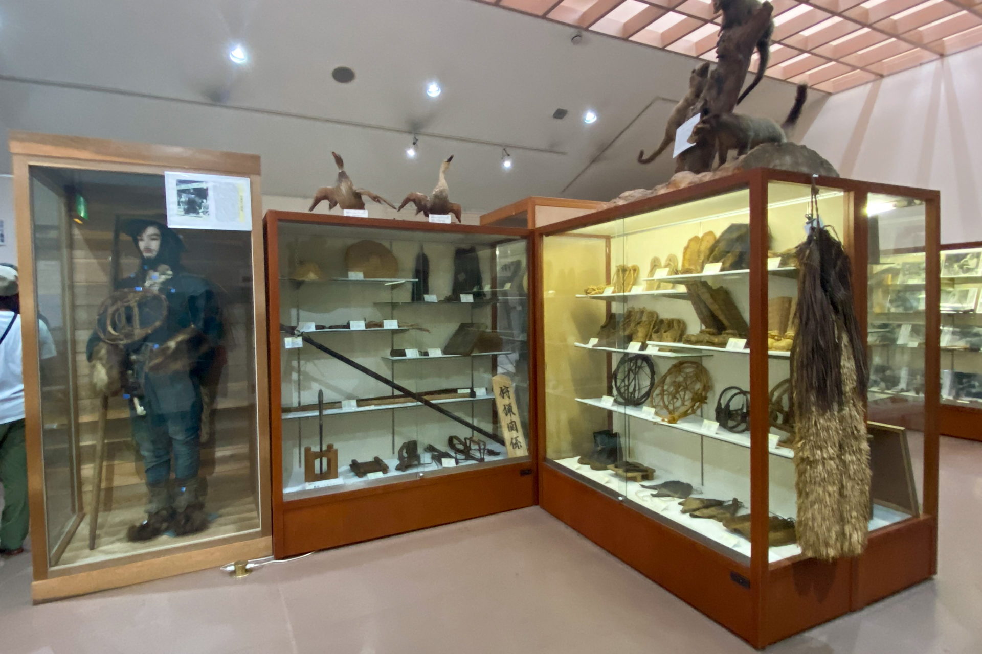 昔の暮らしの道具がいろいろ展示されています