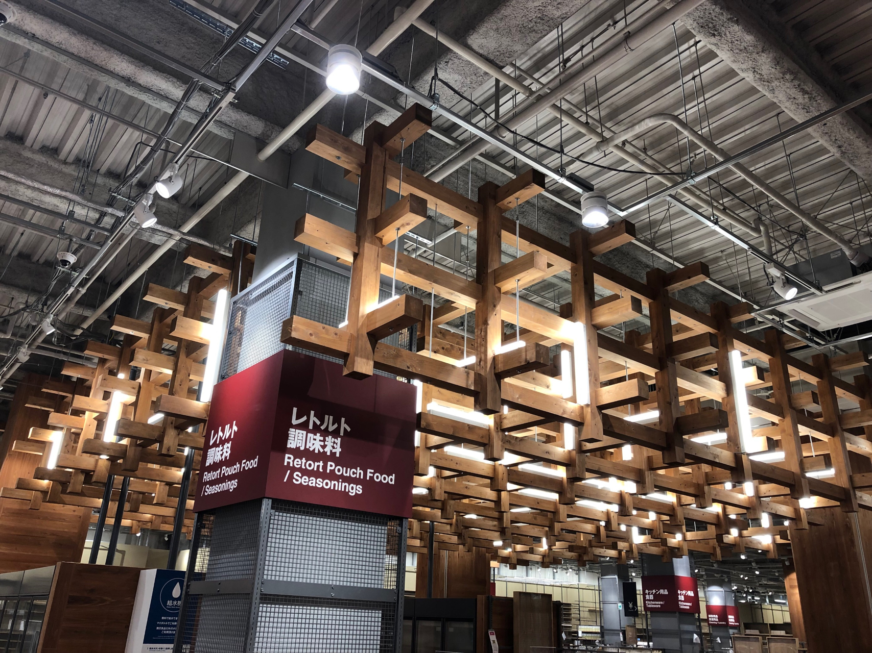 内装には間伐材を使用