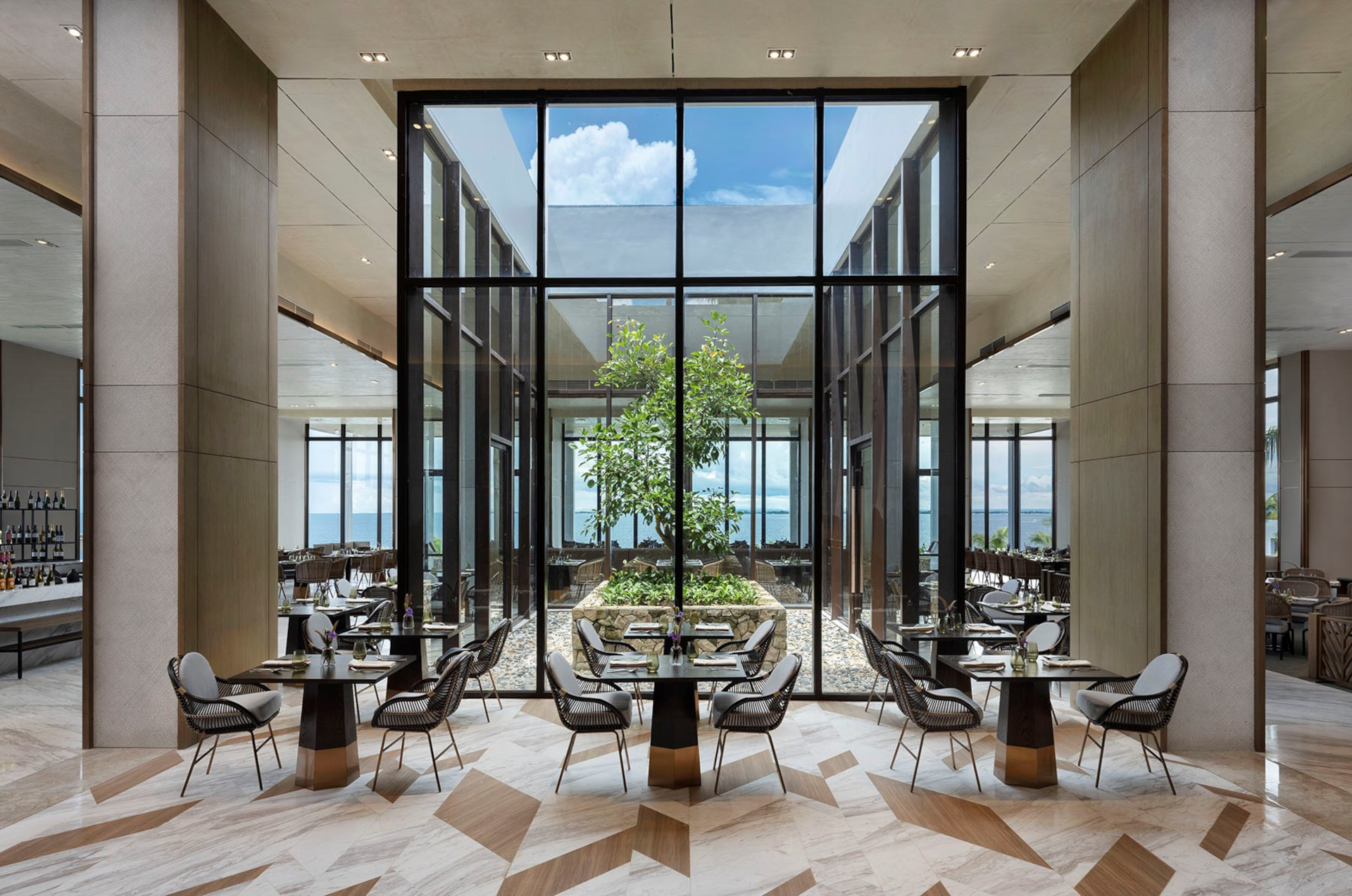 4つのダイニングを有する