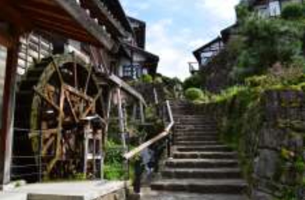 中津川駅発着のフリーパスや温泉入浴券・往復バス券のセット、笛木城線切符を販売する