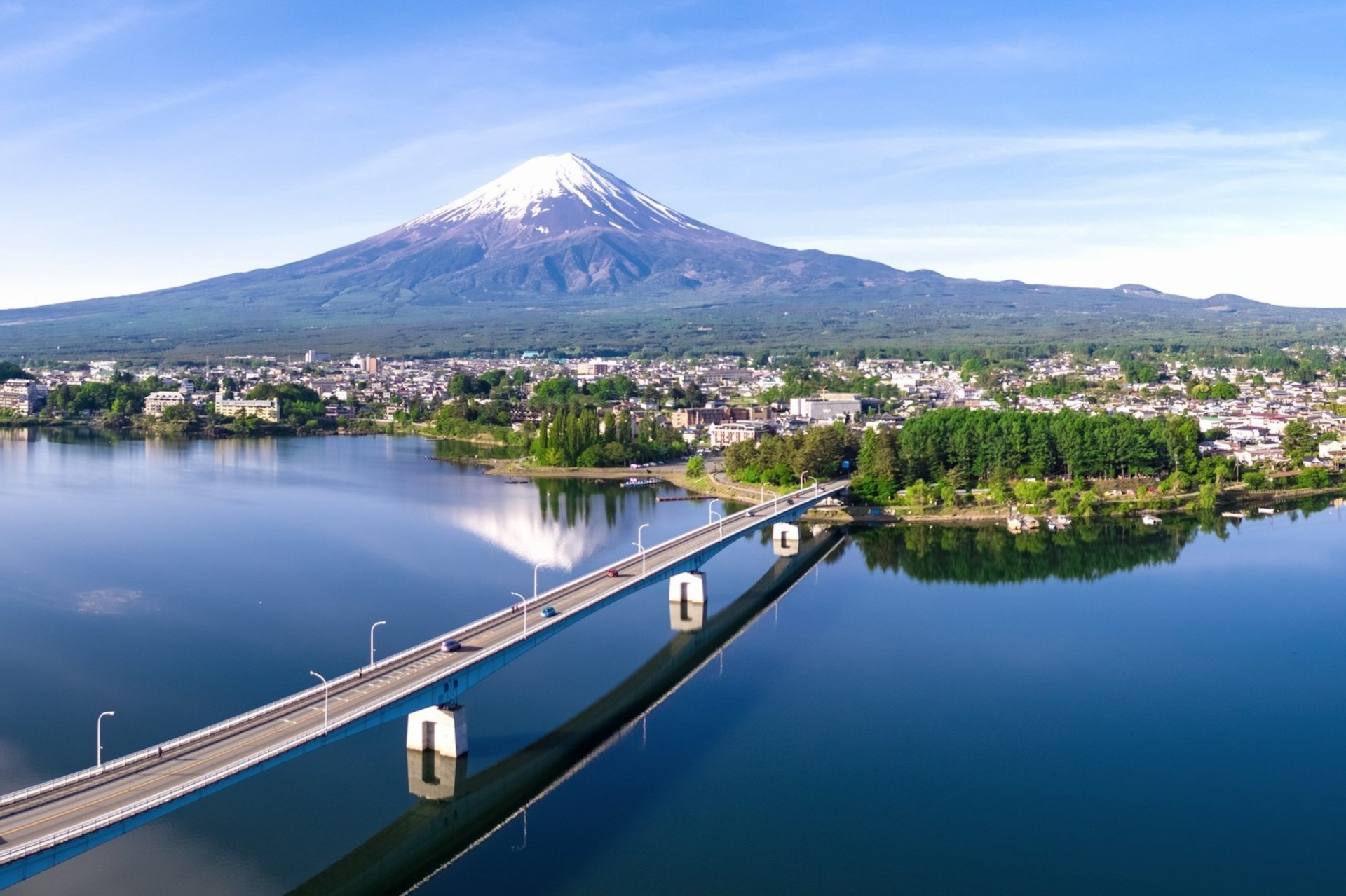 富士山麓に位置する富士河口湖町。ふるさと納税の新たな取り組みや観光PRがスタート