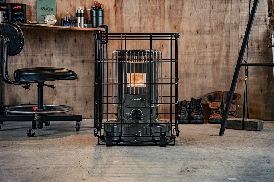 石油ストーブのトヨトミ、自衛隊仕様を再現した「宿営暖房1型」を販売