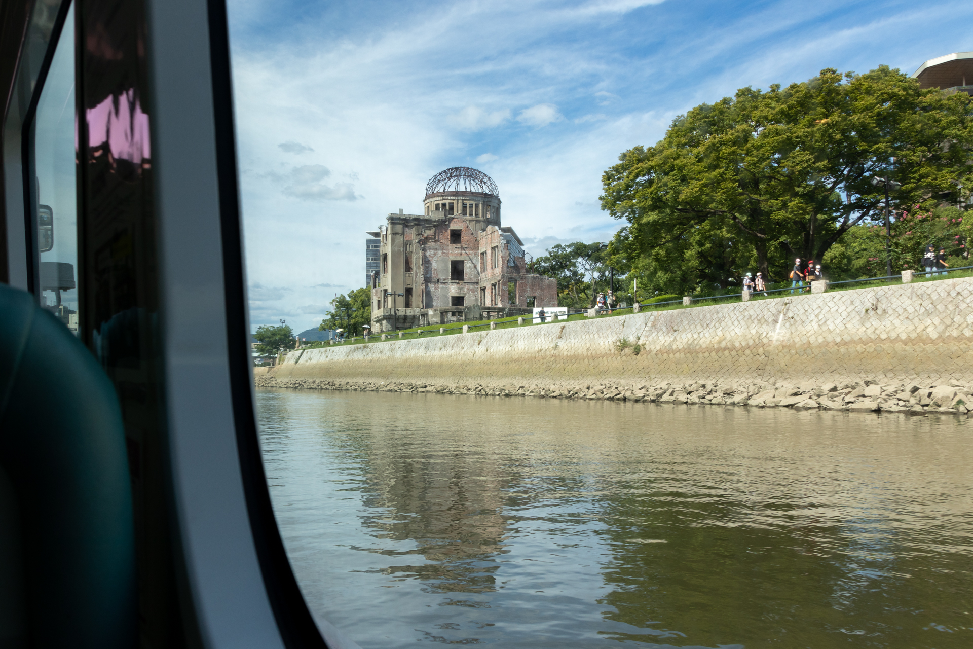 川からだとまた一味違う景色が広がる