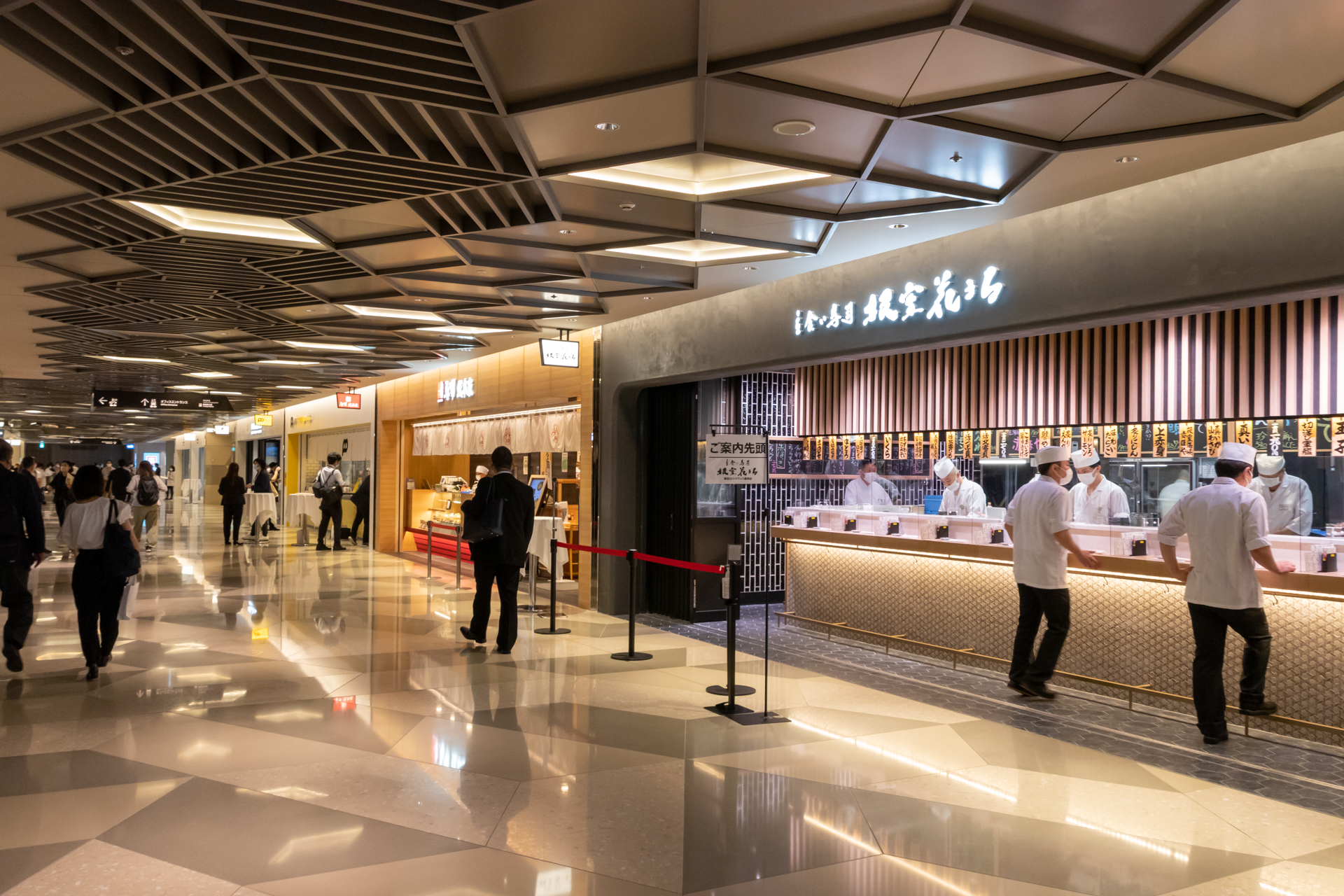 東京ミッドタウン八重洲の地下1階には飲食店など13店舗が入る