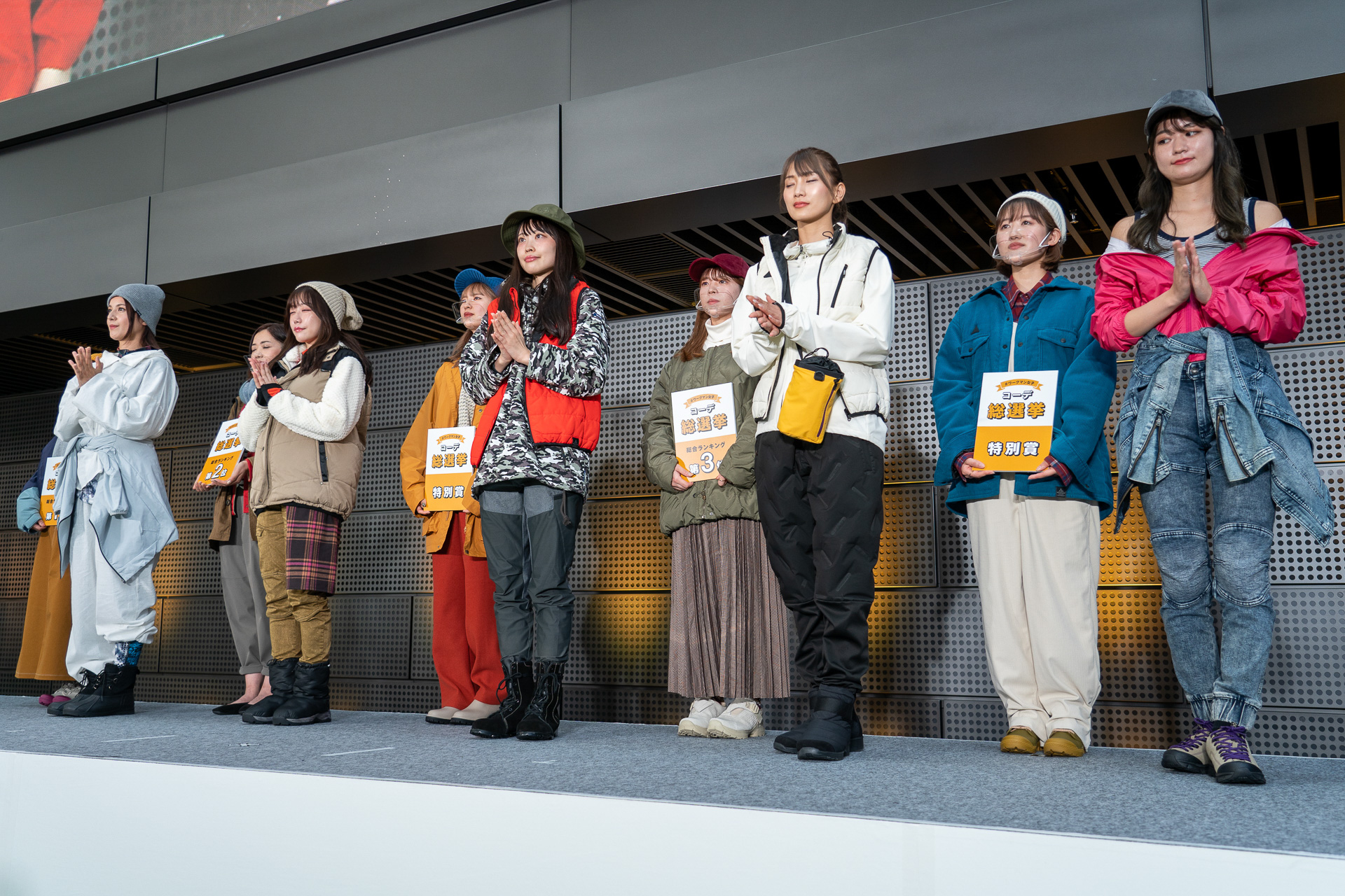 ワークマンコーデ総選挙のエントリーは「ワークマン女子」と「タフかわ」の2部門。着用しているのは実際にコーデを考えたワークマンのカリスマ店員