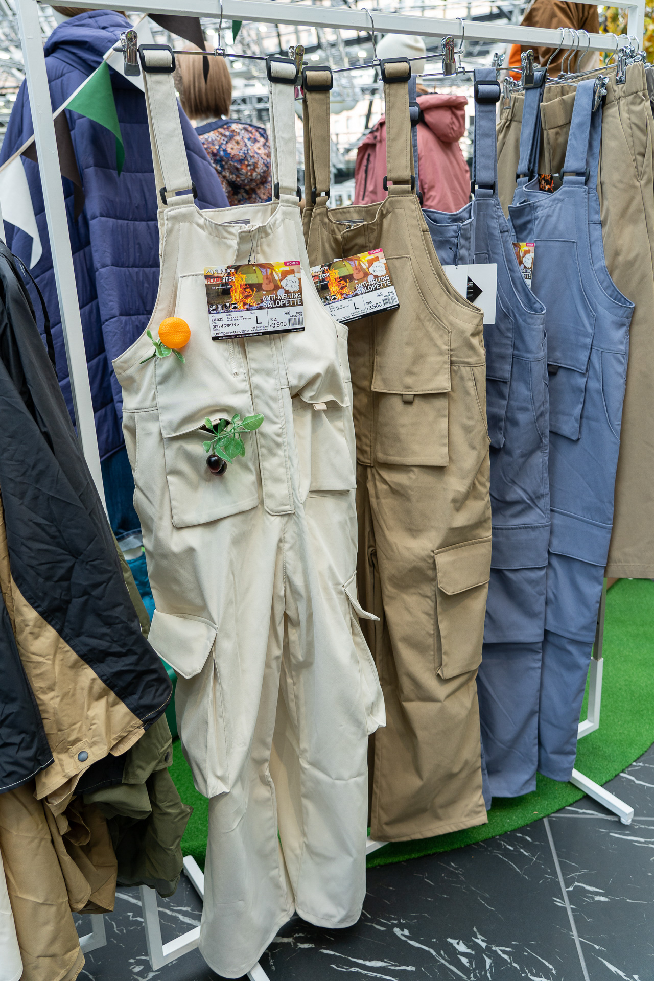 着やすいストレッチ性も。レディースサロペットの決定版だという