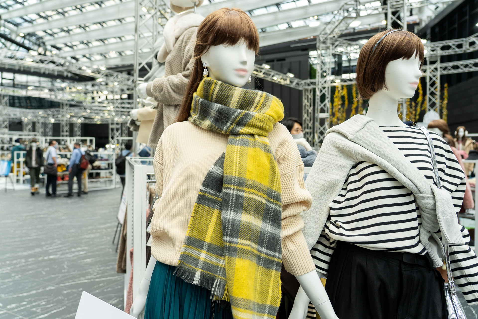 SOLOTEX素材のニットは8月下旬から販売中。型崩れしにくい機能性がウリ