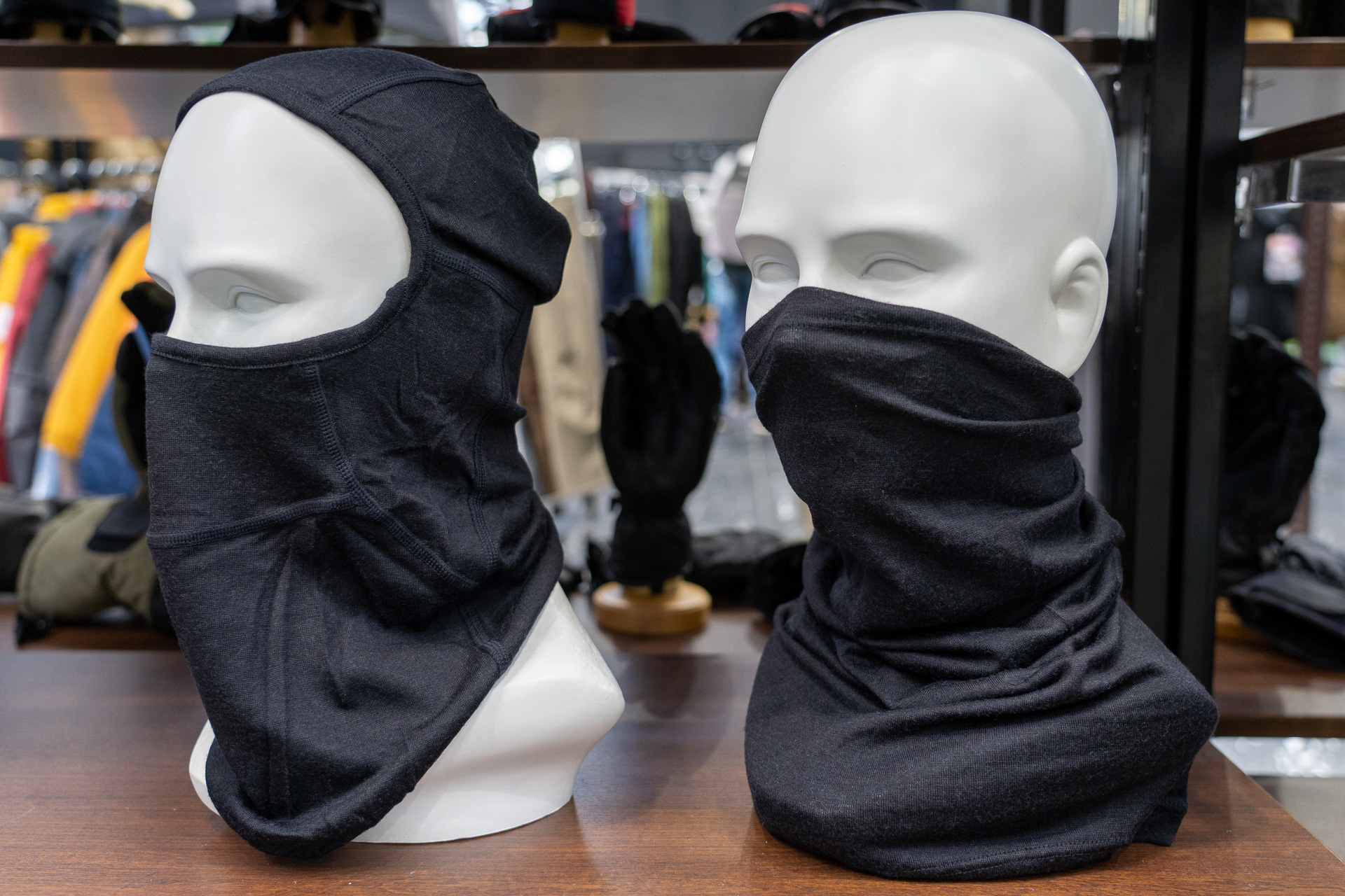 新商品ではないが吸湿速乾性と高保温性で知られるメリノウール素材のアイテムがいろいろ