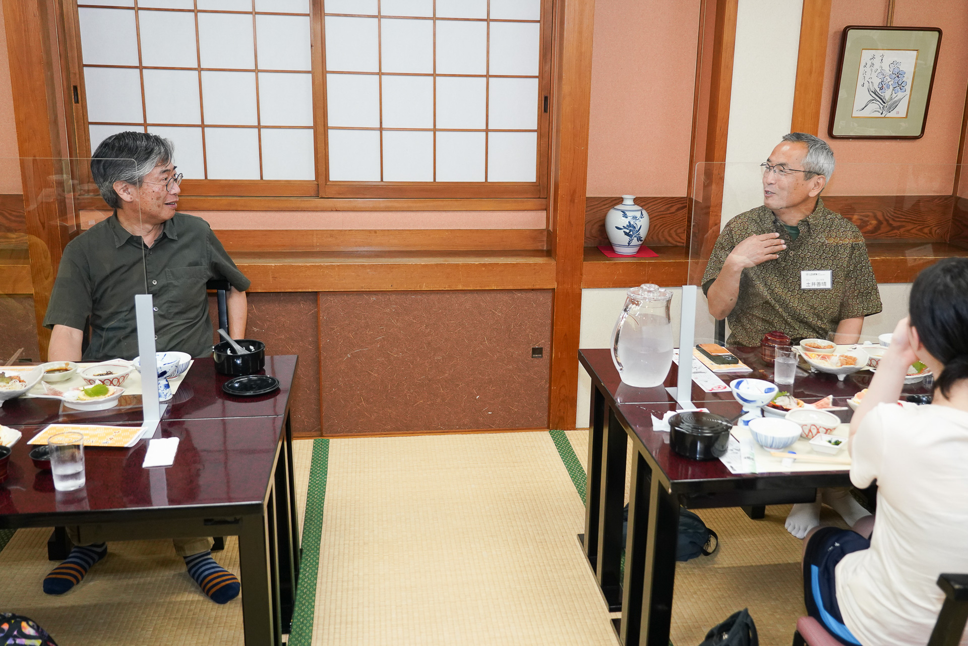 土井さんと談笑する中邑氏