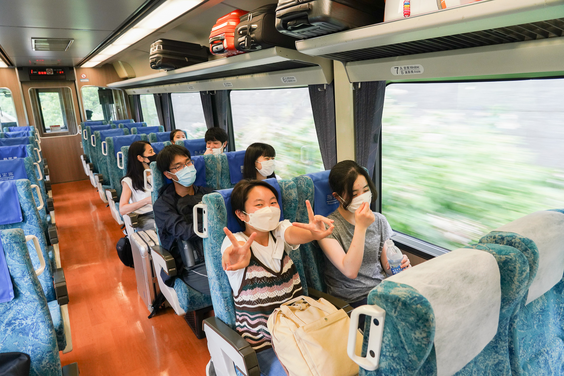 特急で山道を一路高松へ。なんだかんだいって元気