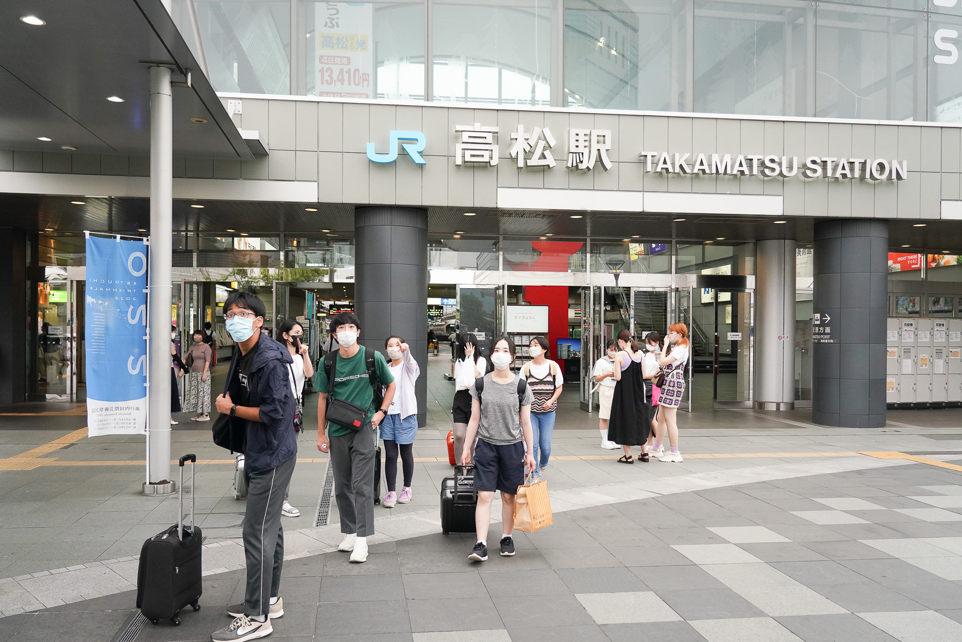 高松駅に降り立つ。ここで1泊する