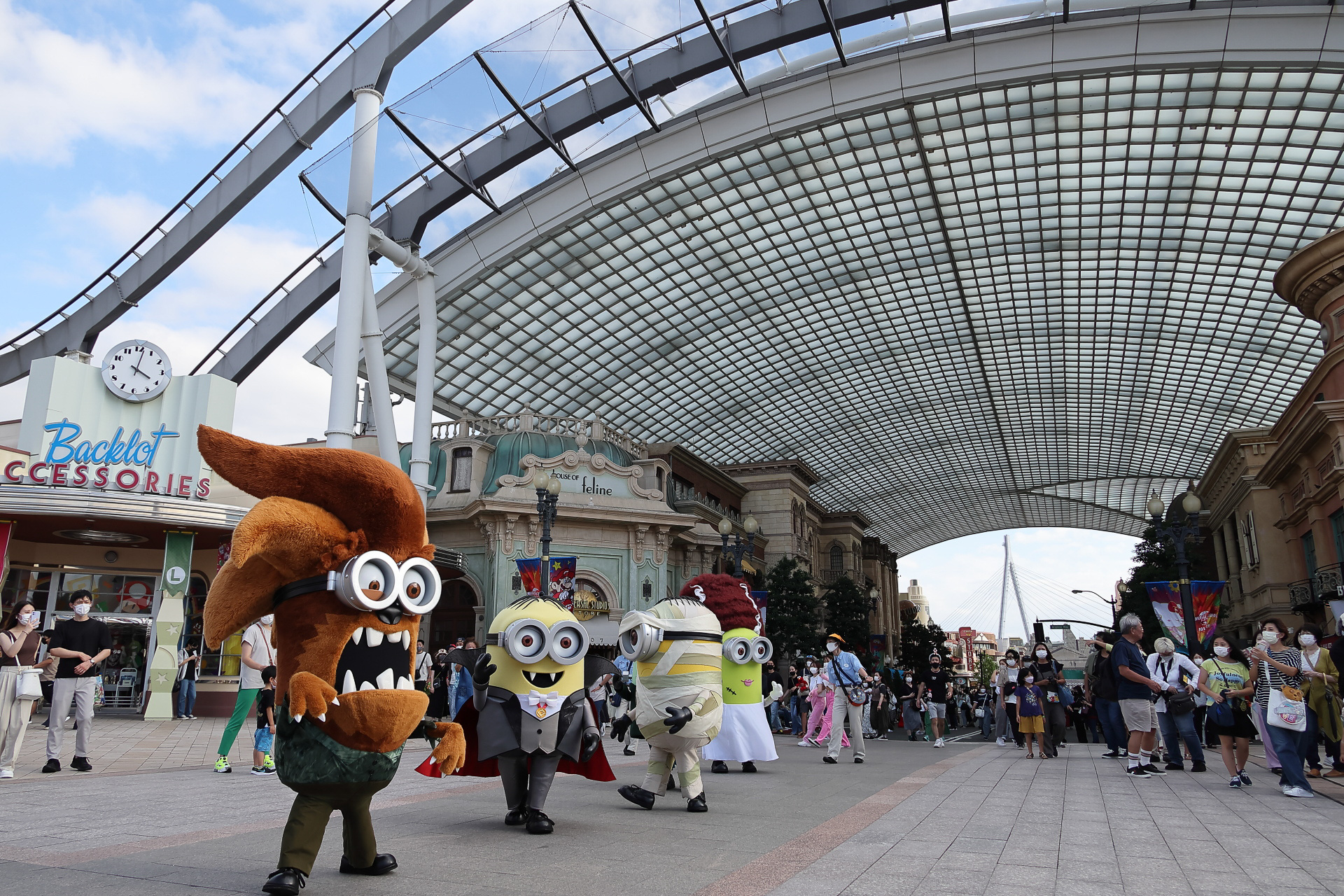 ミニオン・モンスターズもハロウィーン仮装で登場