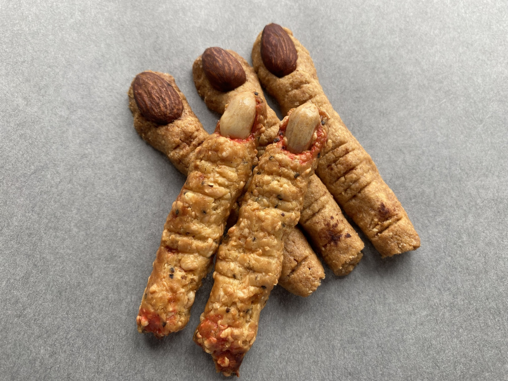 「妖怪bar」ハロウィン限定スイーツ「みちしるべぇの指クッキー」