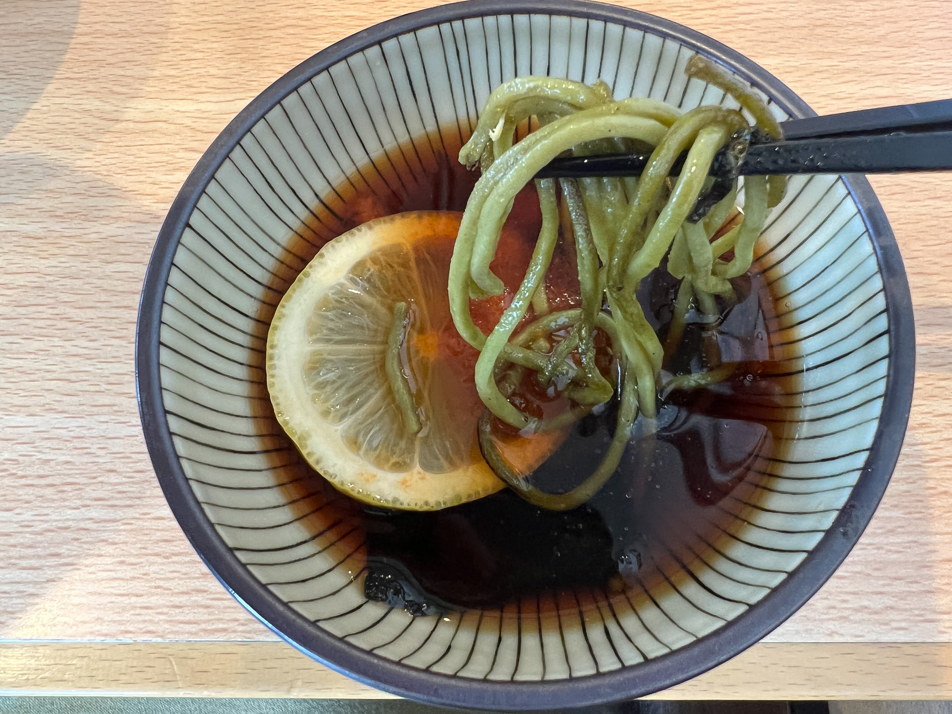 まずは柔らかいおそばを楽しみます