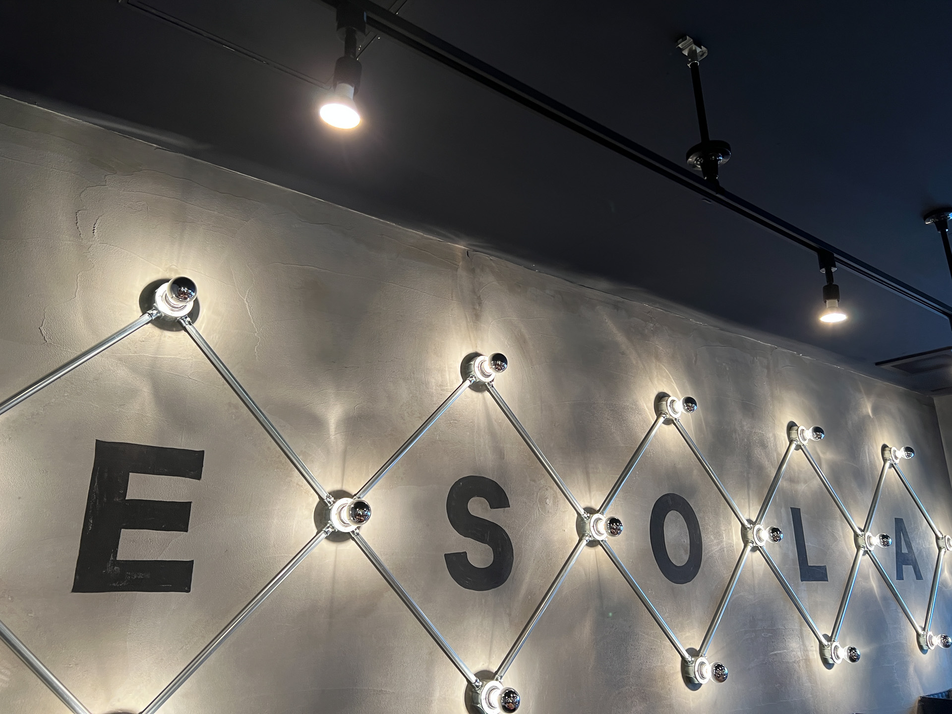 カフェっぽい雰囲気がかわいい店内