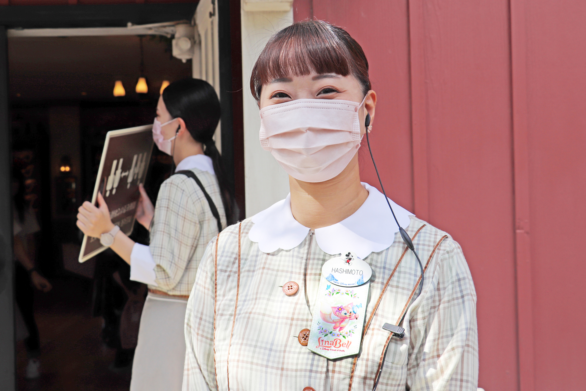 リーナ・ベルに詳しいキャストはネームタグアクセサリーが目印