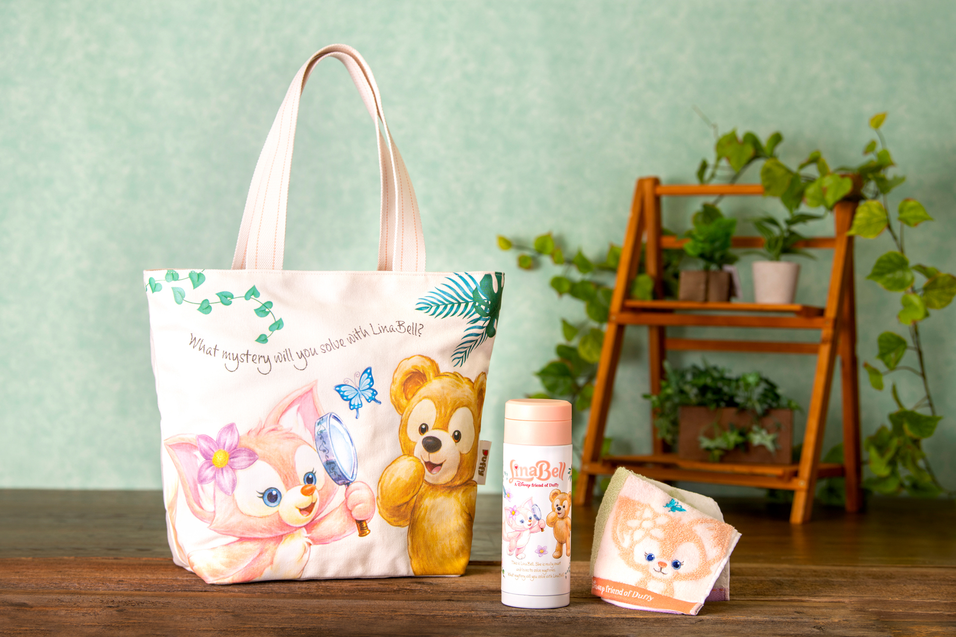 トートバッグ（4500円）、ステンレスボトル（3500円）、ミニタオル（870円）など生活雑貨も豊富（画像提供：オリエンタルランド）