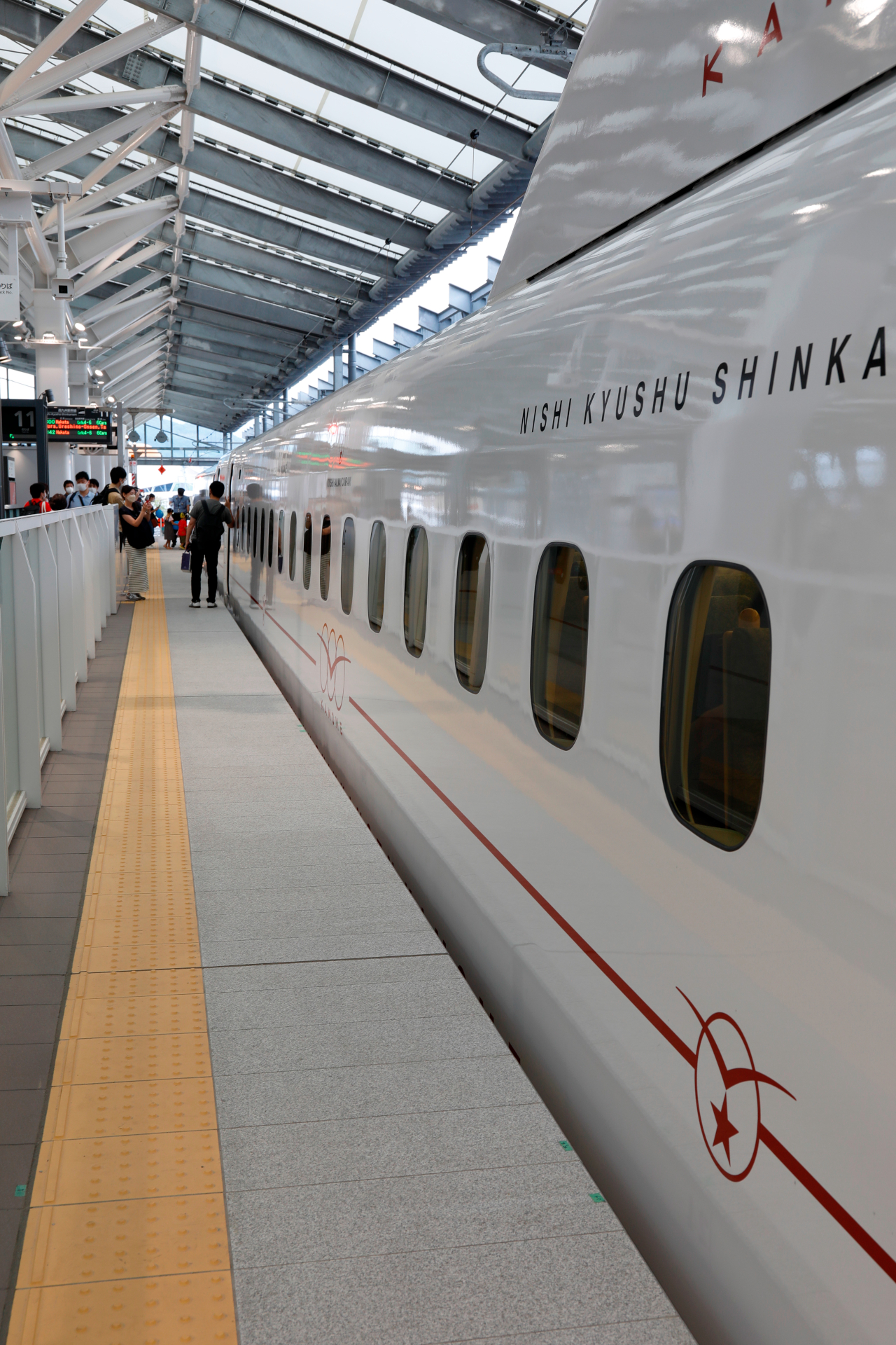 西九州新幹線では、全駅に可動柵が設けられている