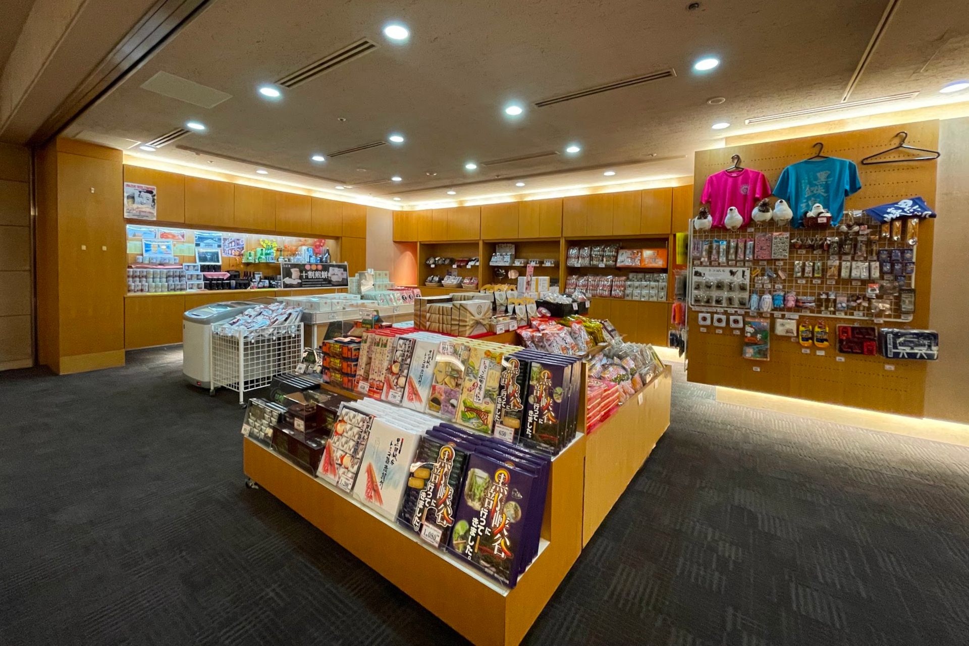 富山の名産を揃える売店