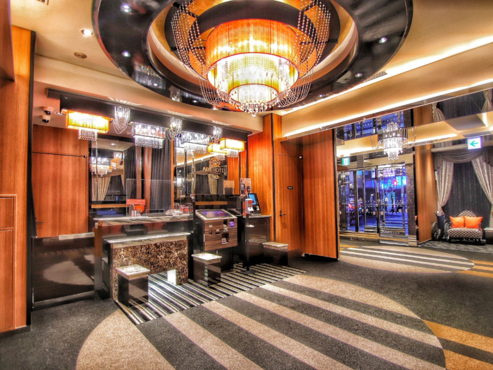 自動チェックイン機を設置した1階フロント・ロビー