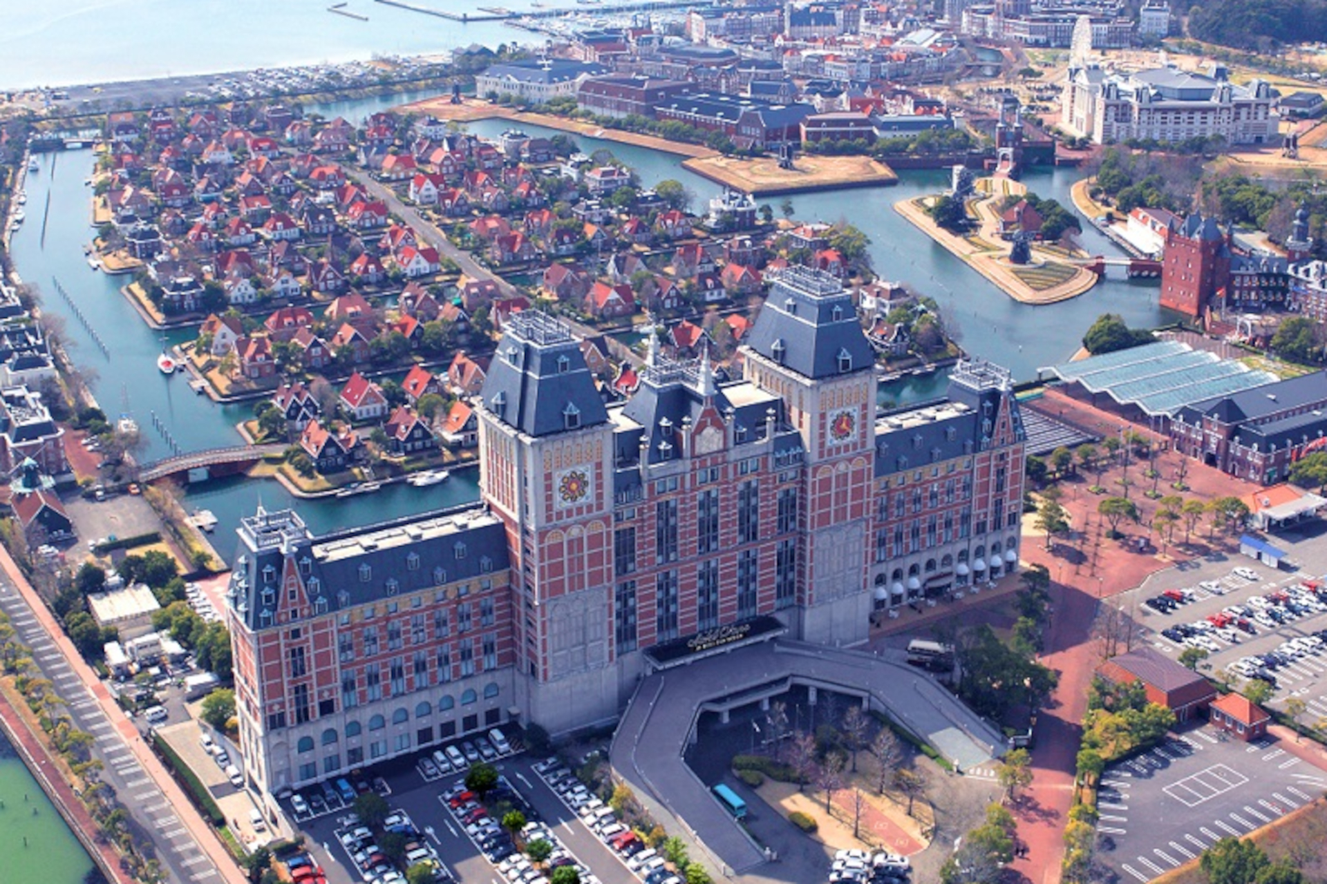 「ホテルオークラJRハウステンボス」はハウステンボスに隣接