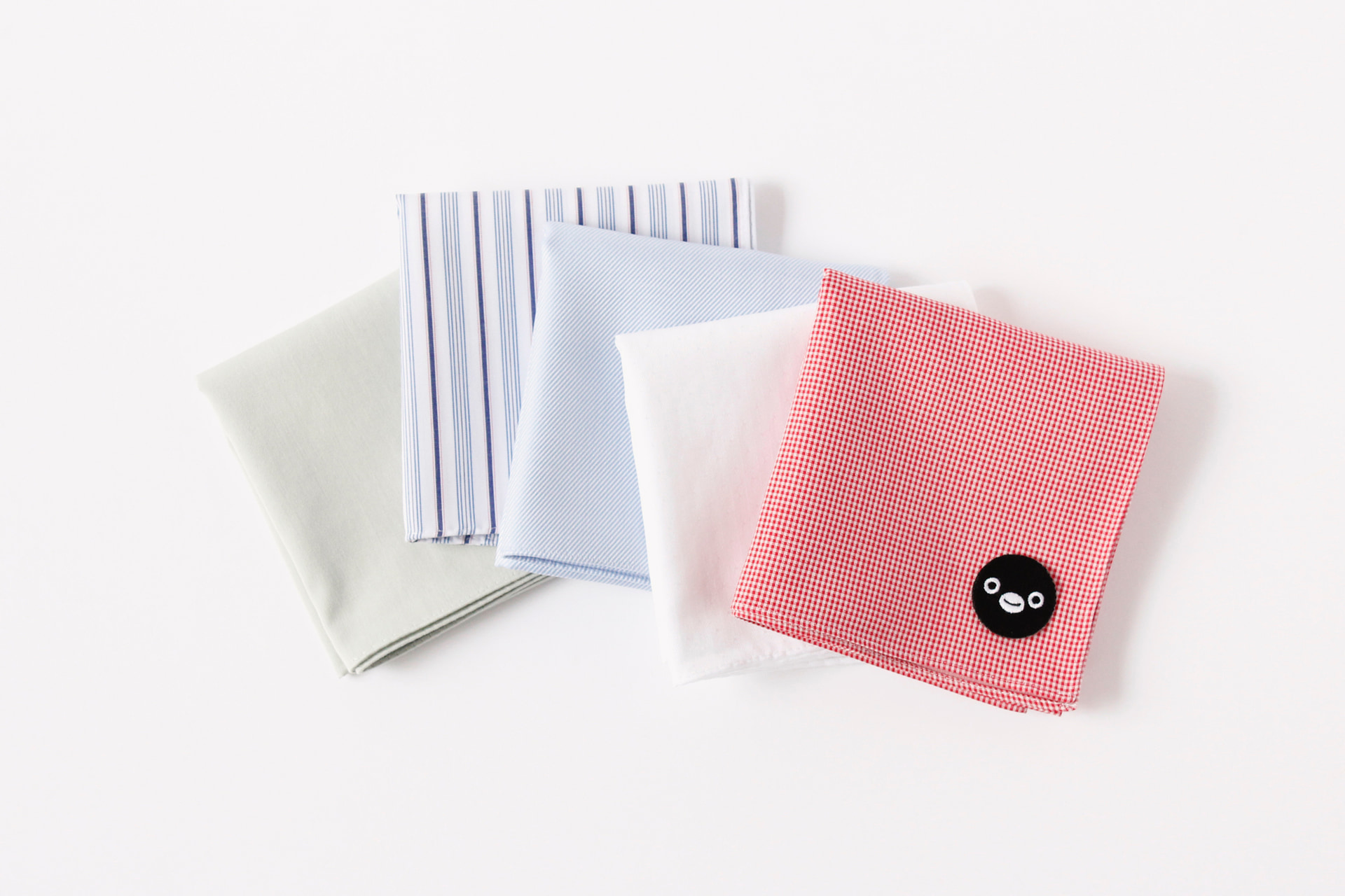 「Suicaのペンギンワッペン ハンカチ＆ワッペン」（1セット、1870円～）