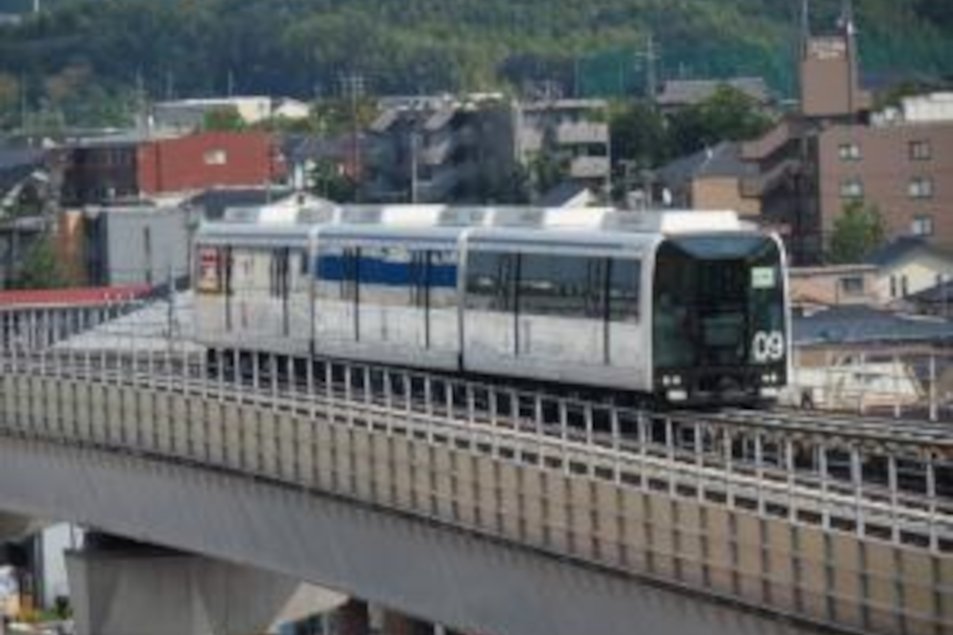 ジブリパーク開園に伴いリニモ1編成追加。写真は試運転中の様子（愛知県Webページより）