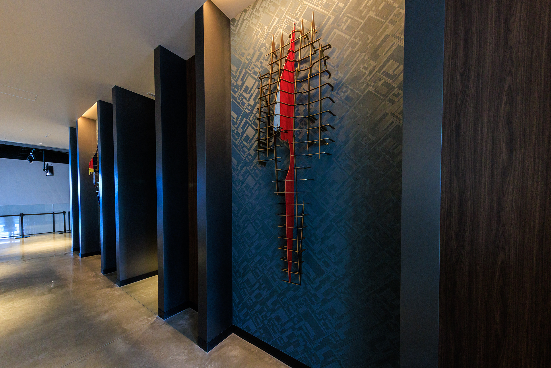 フォーミュラーカーの骨格を模したアート。写真は「フェラーリF399」