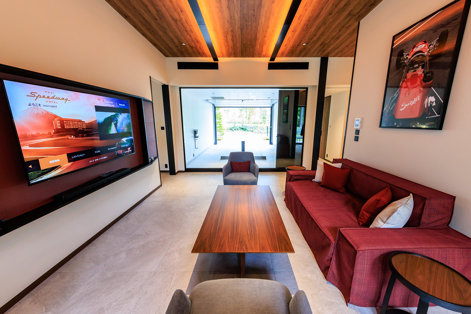 ガレージのクルマを眺めることができる