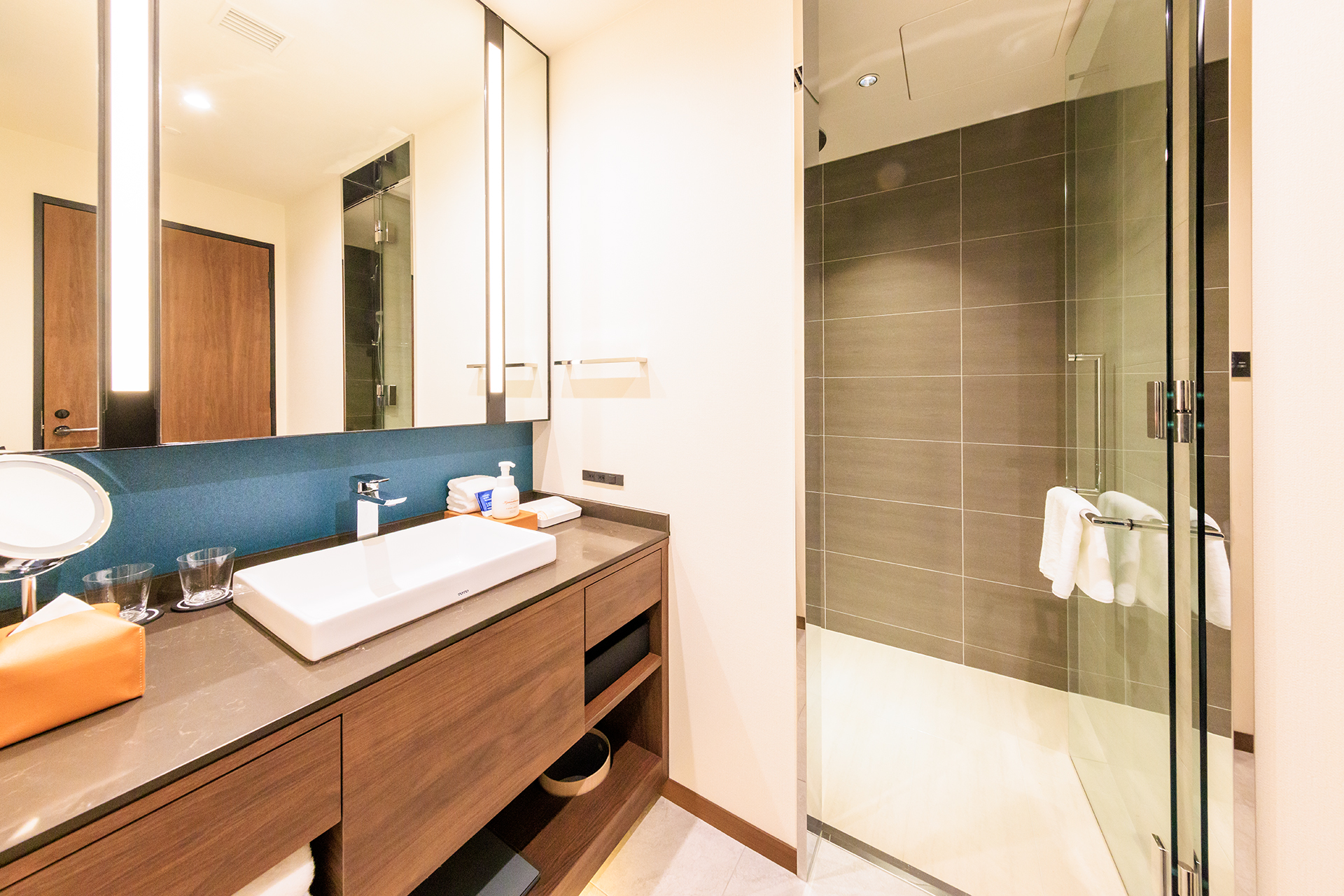 シャワーのみのバスルームもある