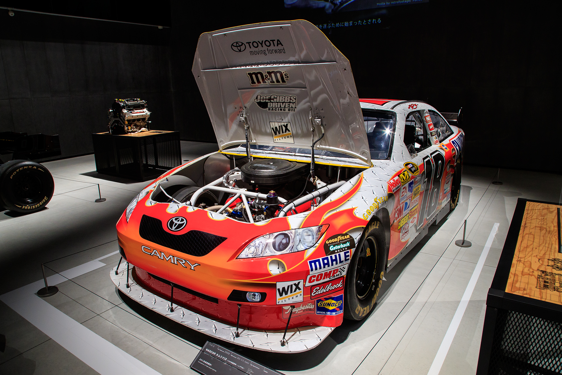 NASCAR カムリ ＃18