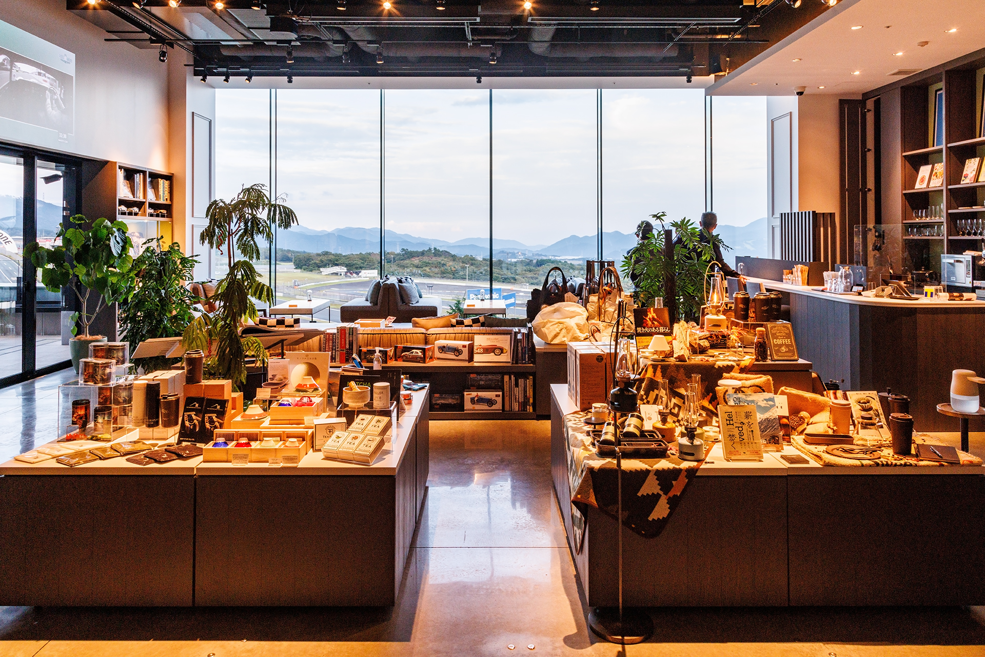 ショップ＆カフェ「Fan Terrace」