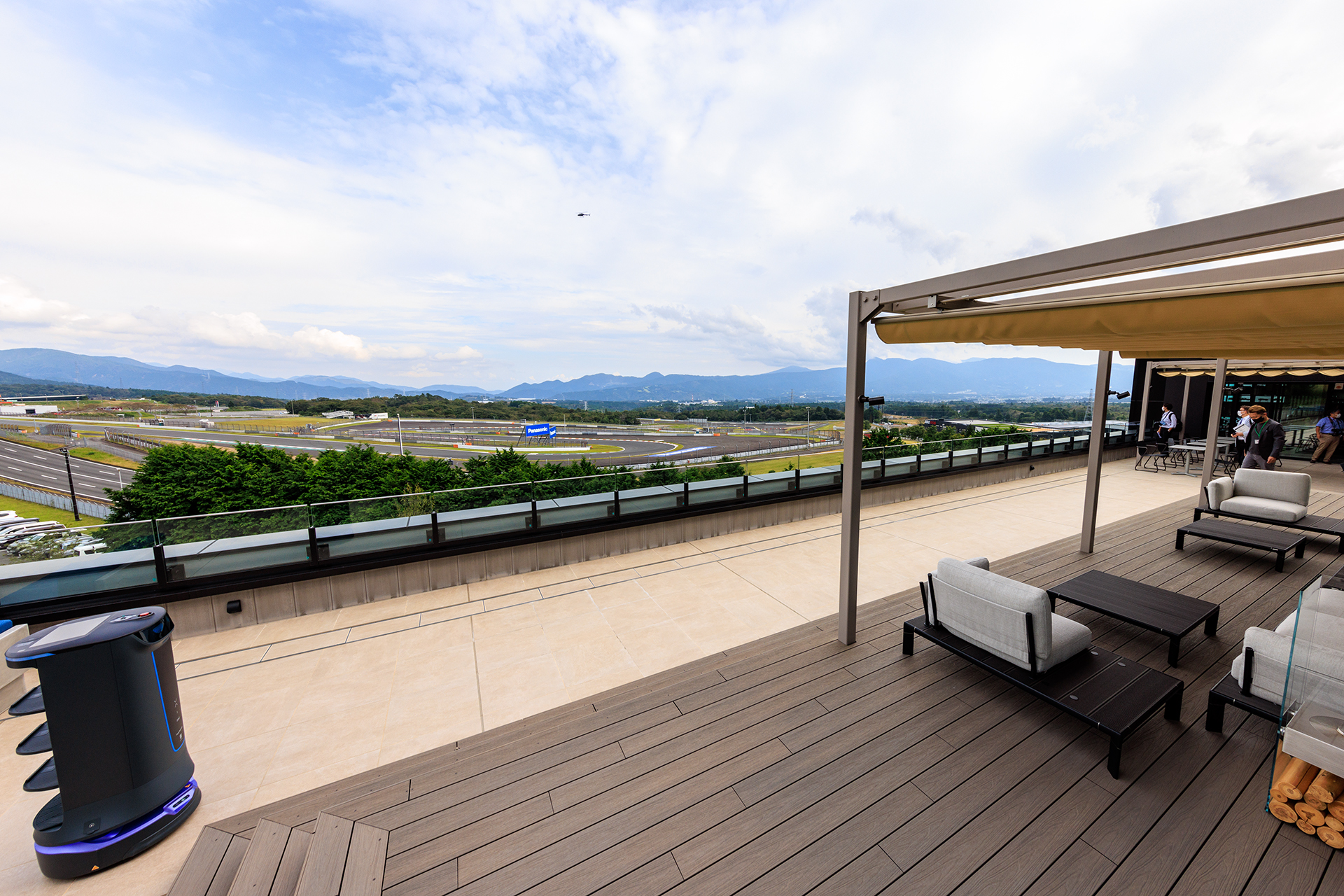 テラス席も眺め抜群